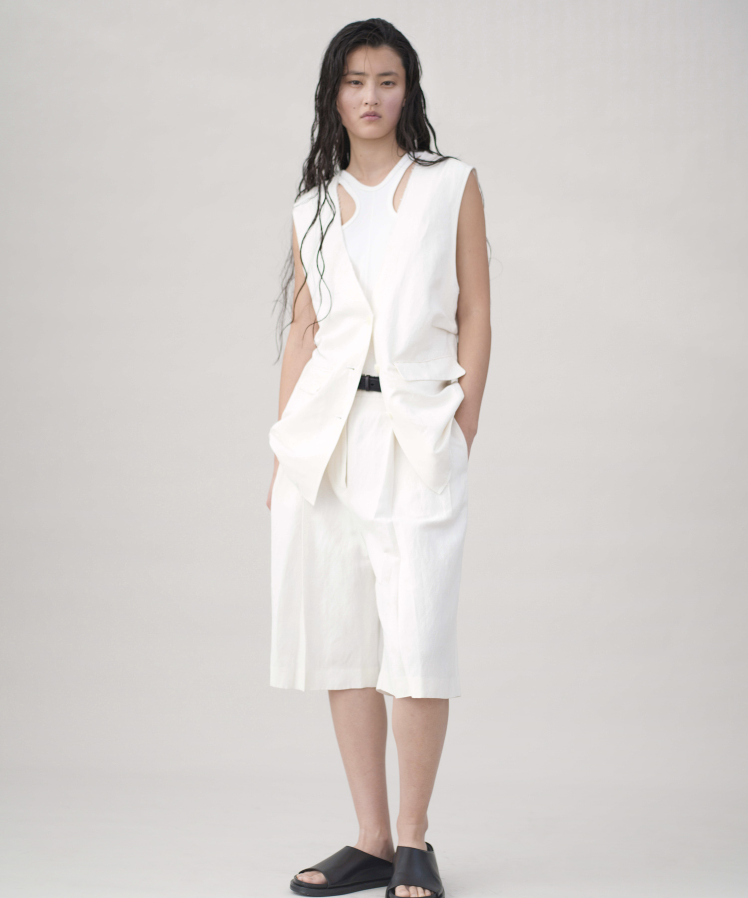 new basic　SILK LINEN GILET