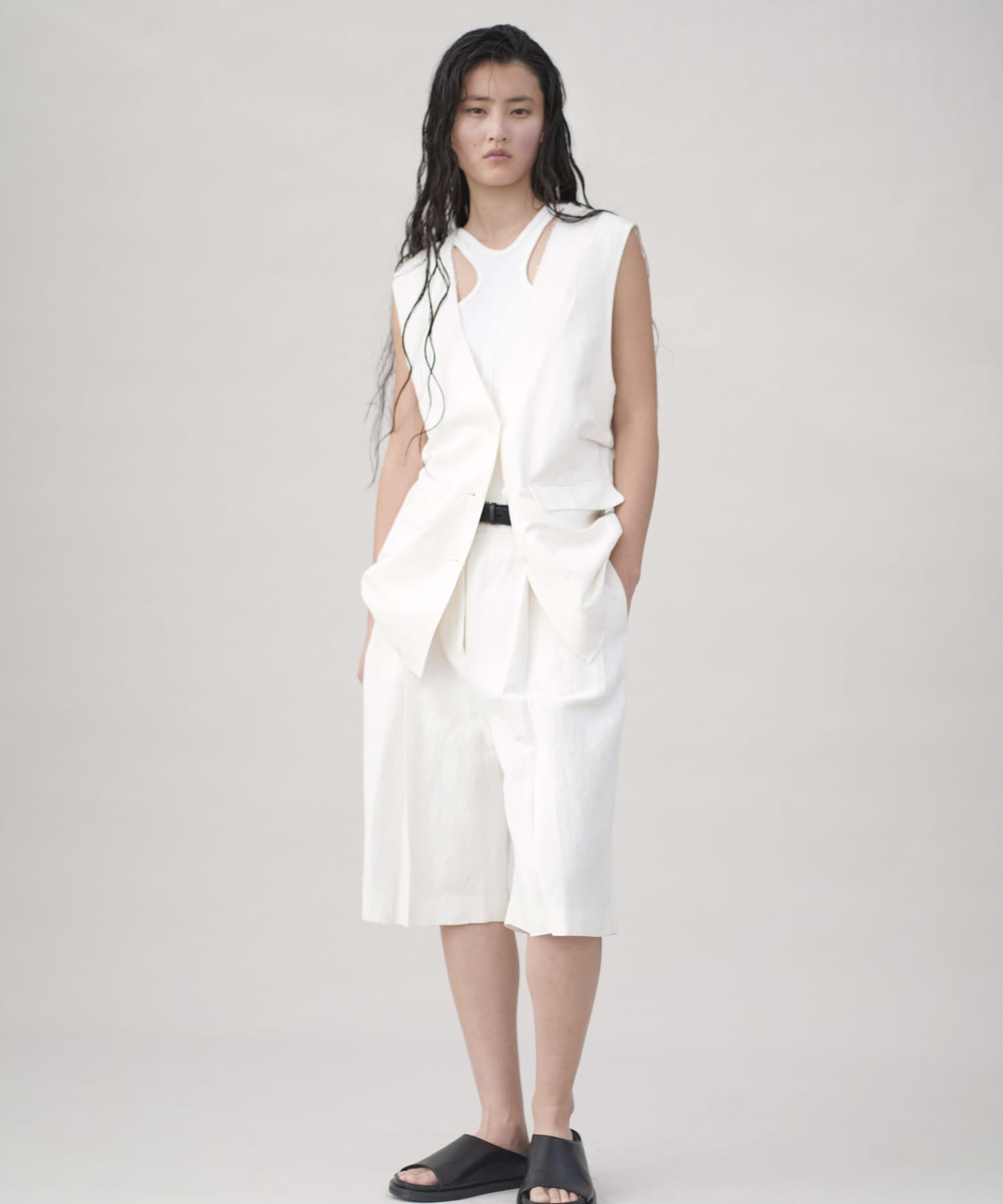 new basic　SILK LINEN GILET