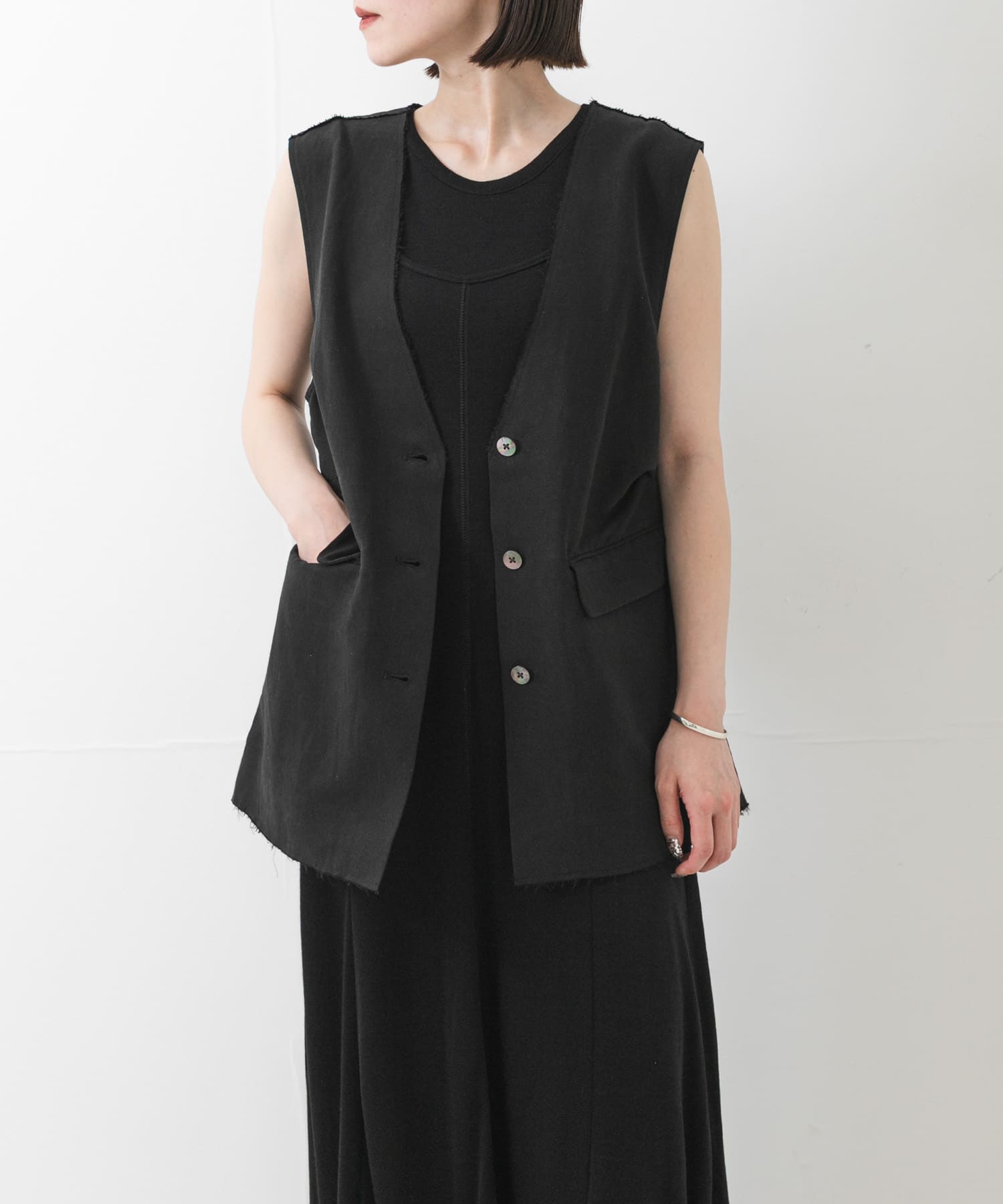 new basic　SILK LINEN GILET