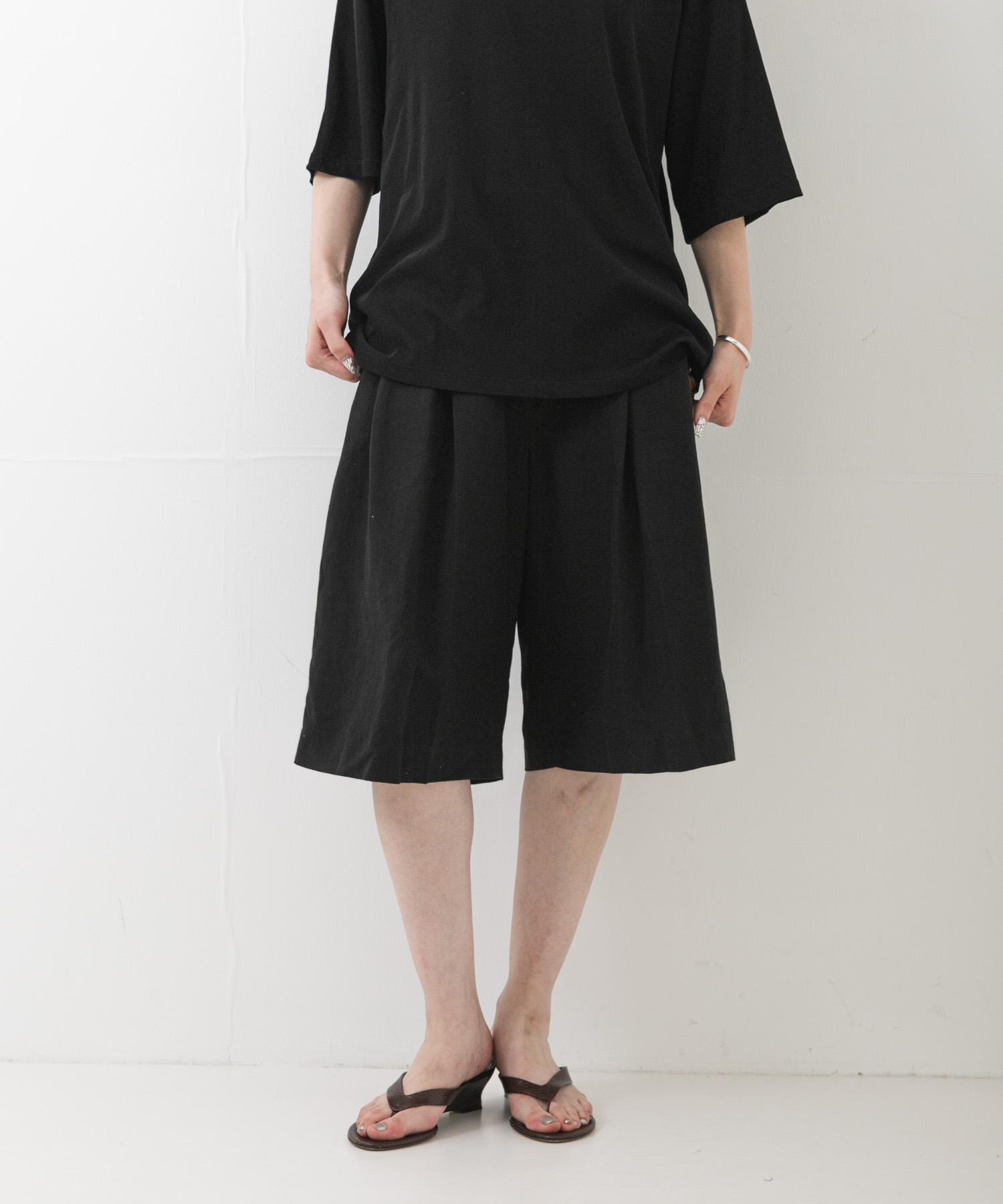 new basic　SILK LINEN HALF PANTS