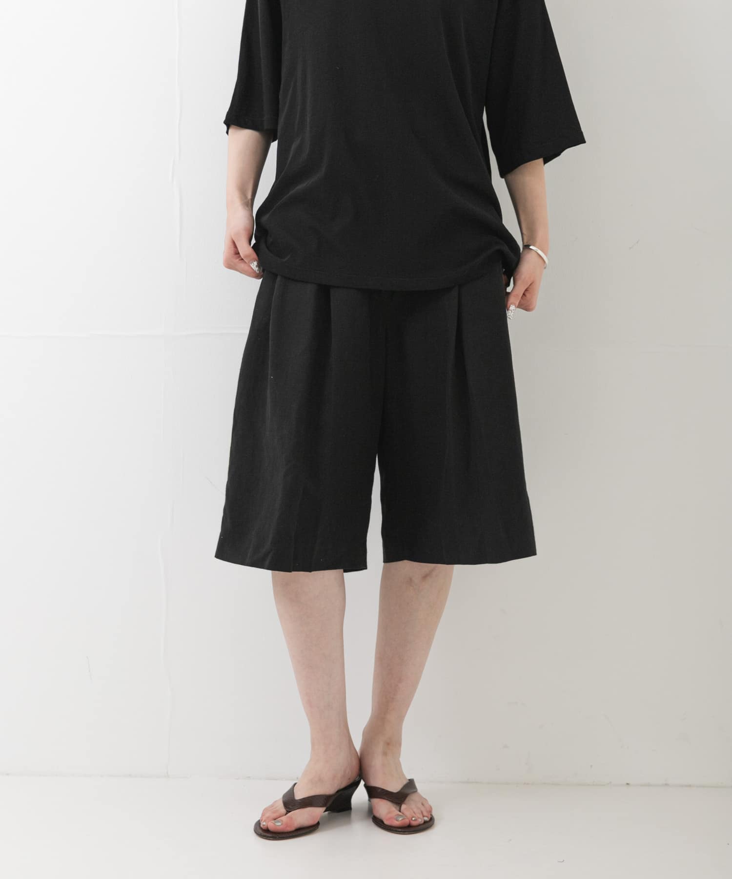 new basic　SILK LINEN HALF PANTS