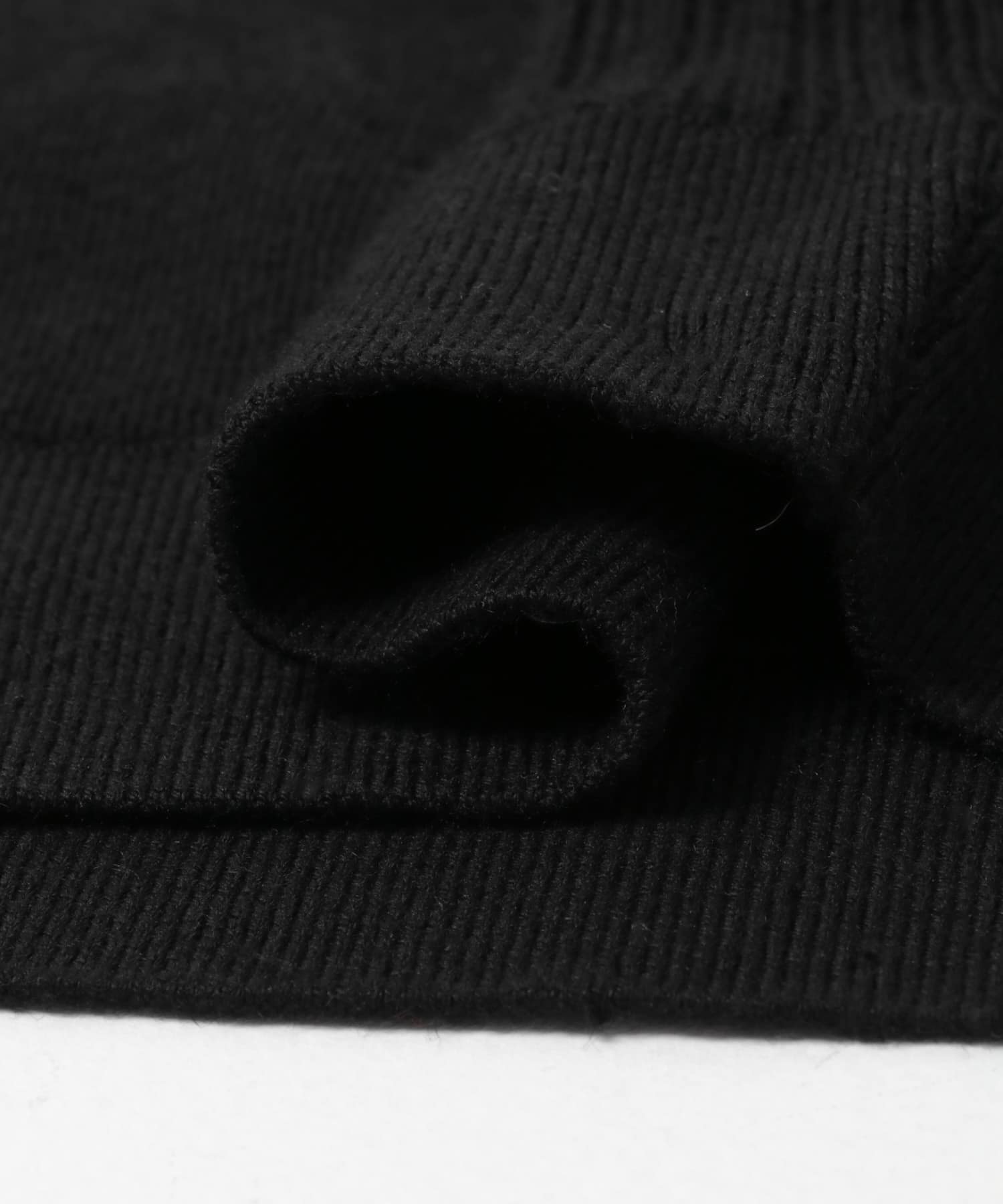 new basic　FLUID KNIT BUISTIER BLACK Free