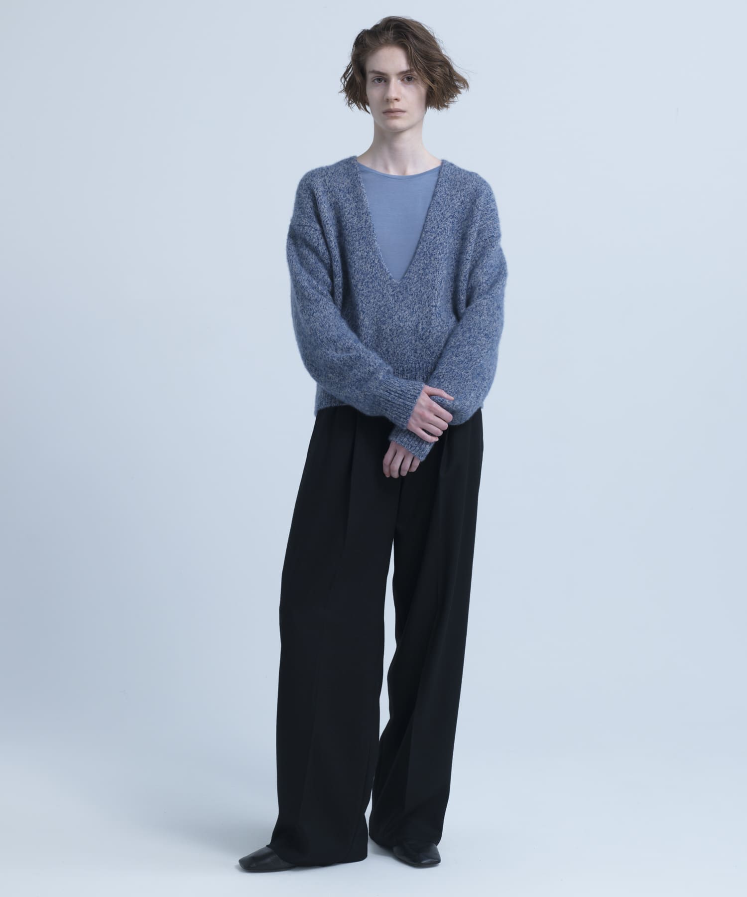 new basic　CASHMERE SILK DEEP V-NECK KNIT