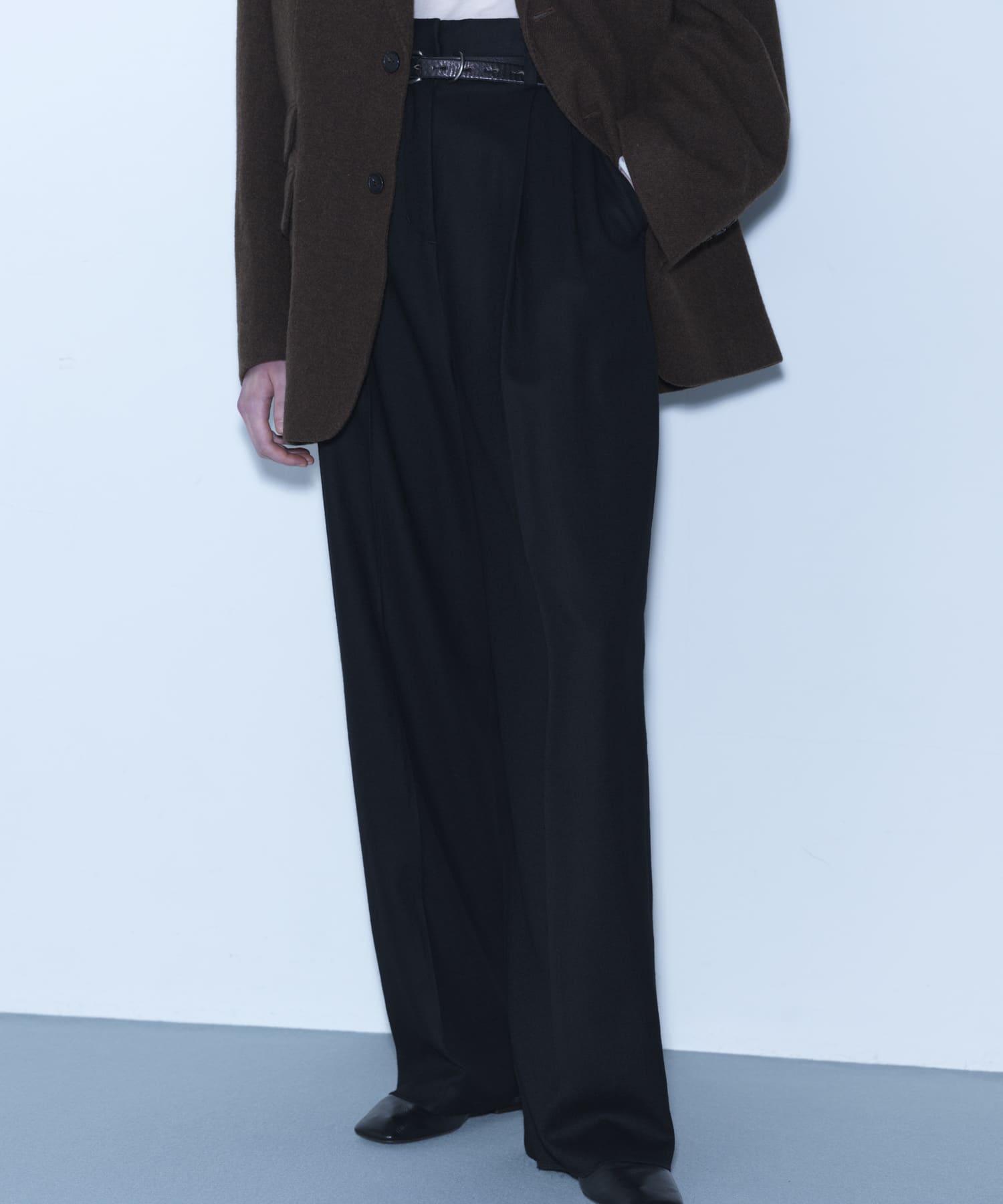 new basic　SAXONY HIGH WAIST PANTS
