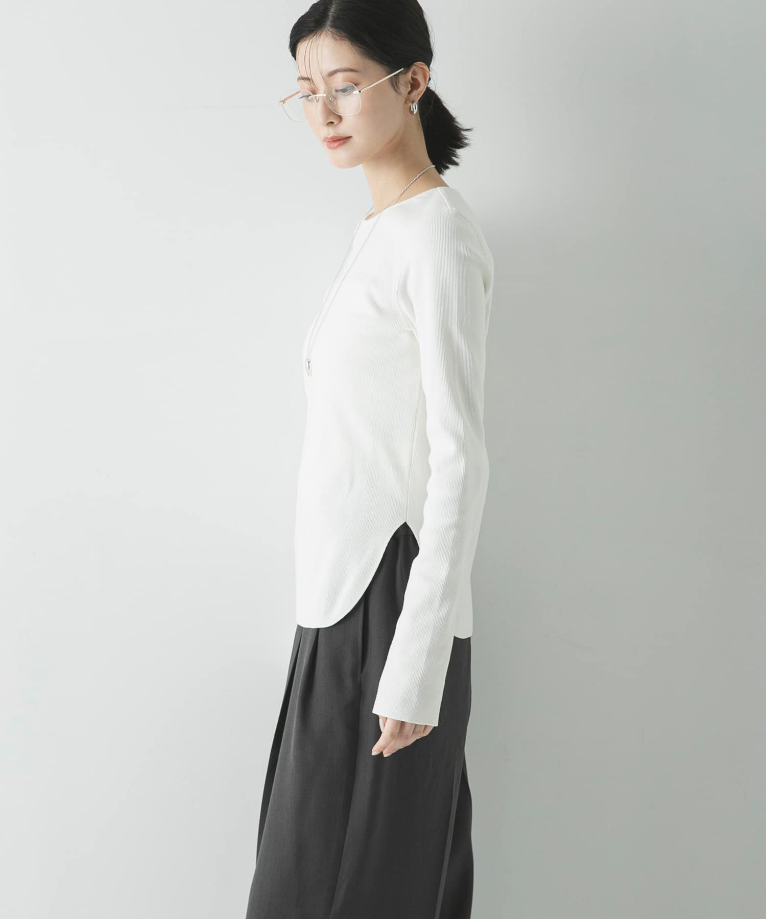 OFF WHITE