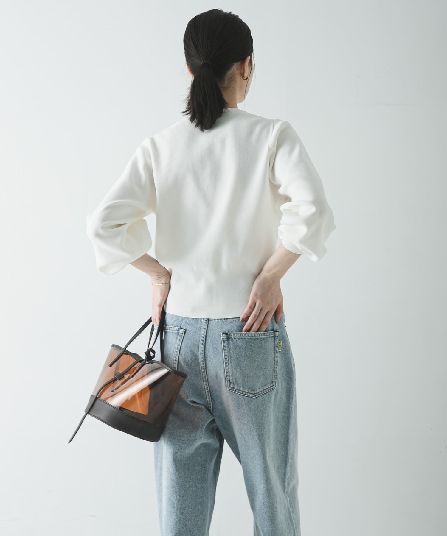OFF WHITE