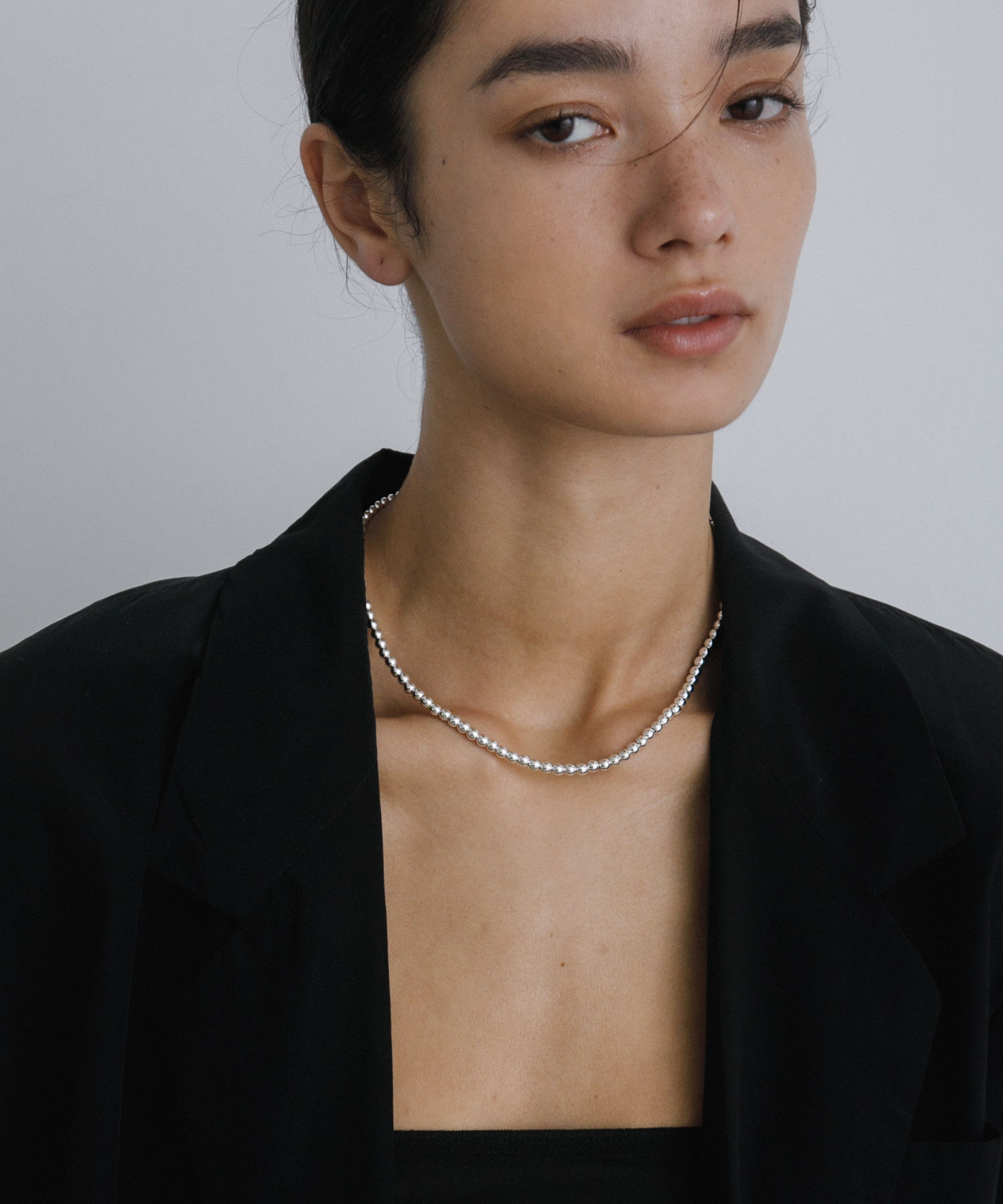 decor『デコール』　HEMATITE 4MM BALL CHOKER