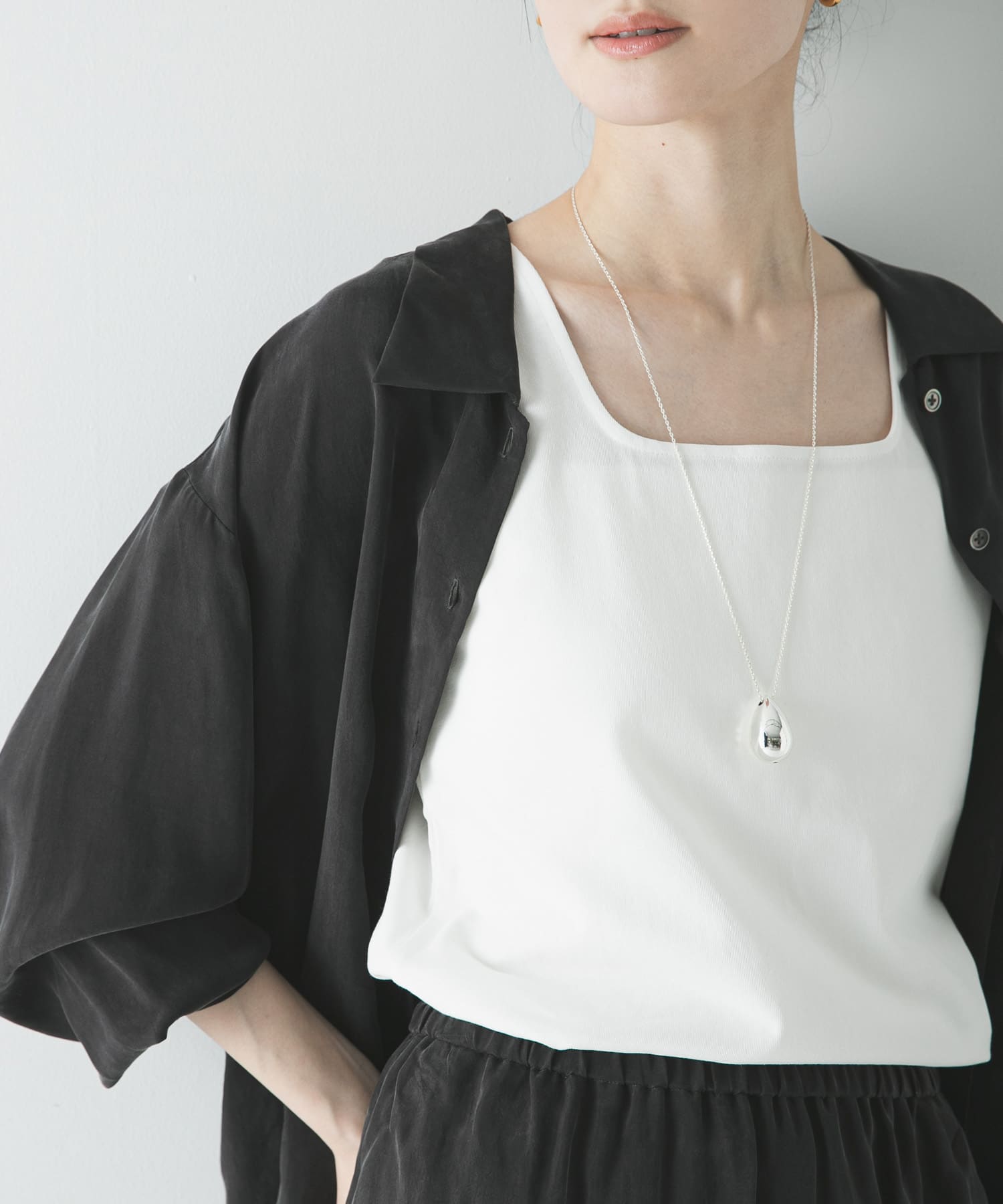 スクエアネックタンクトップ