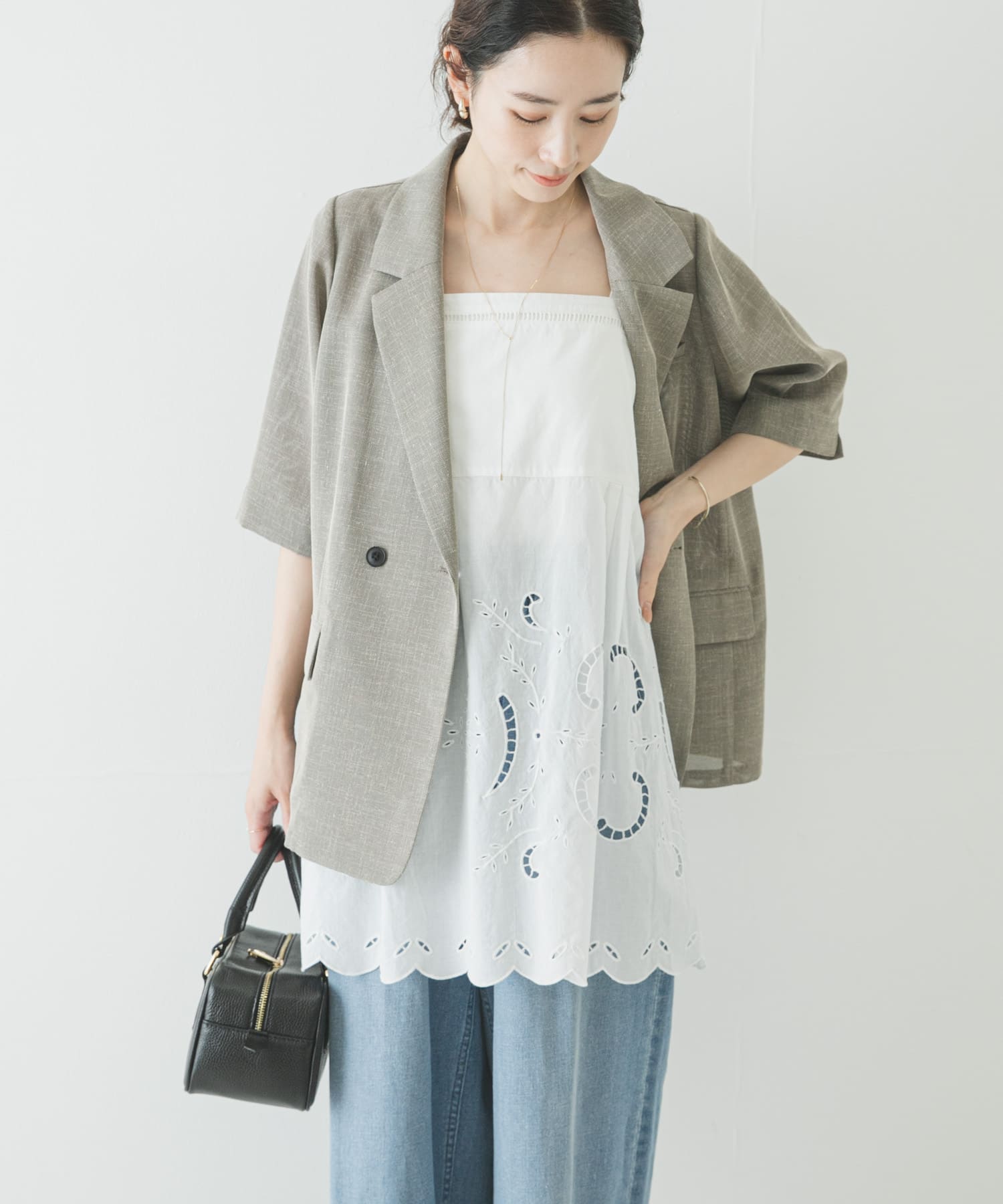 OFF WHITE