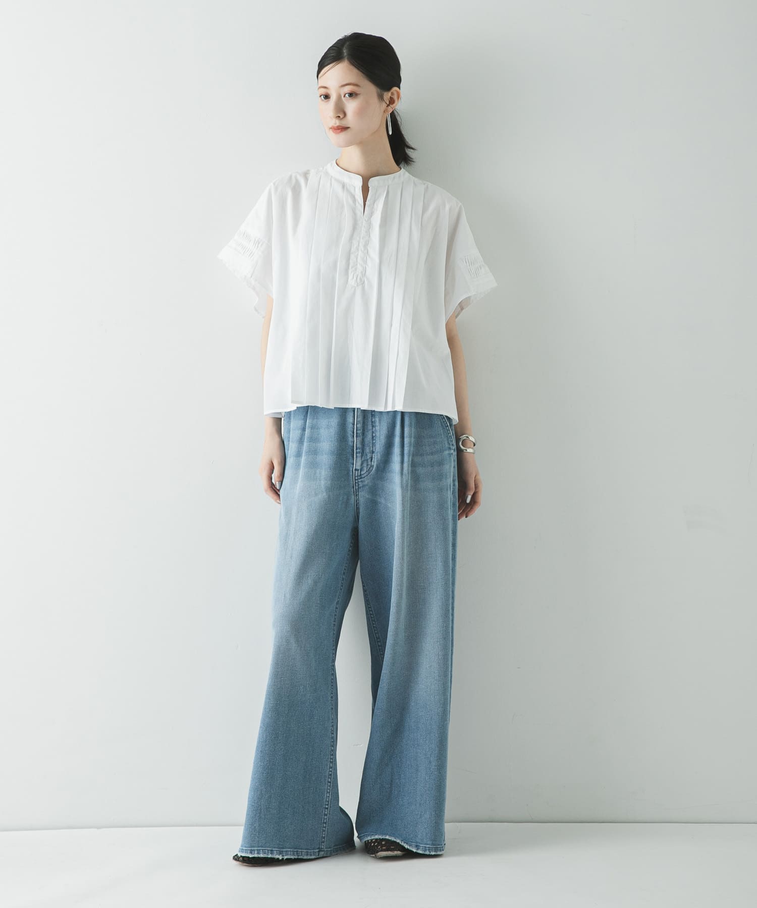 OFF WHITE