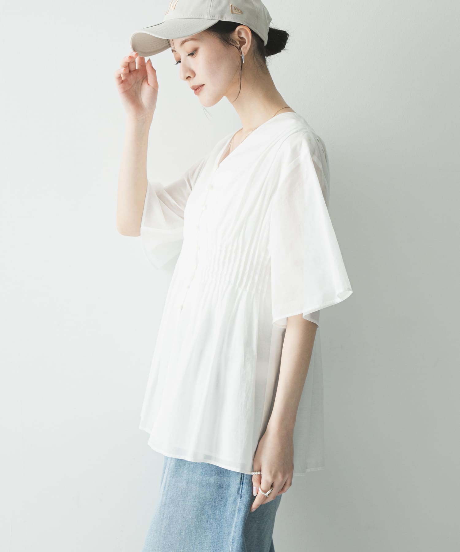 OFF WHITE
