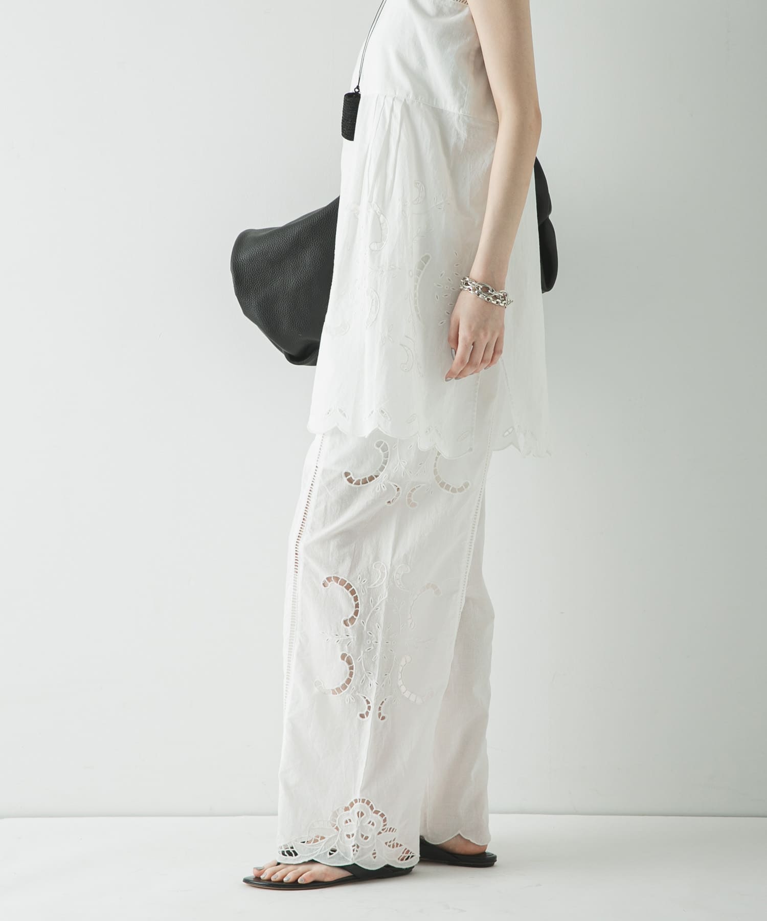 OFF WHITE