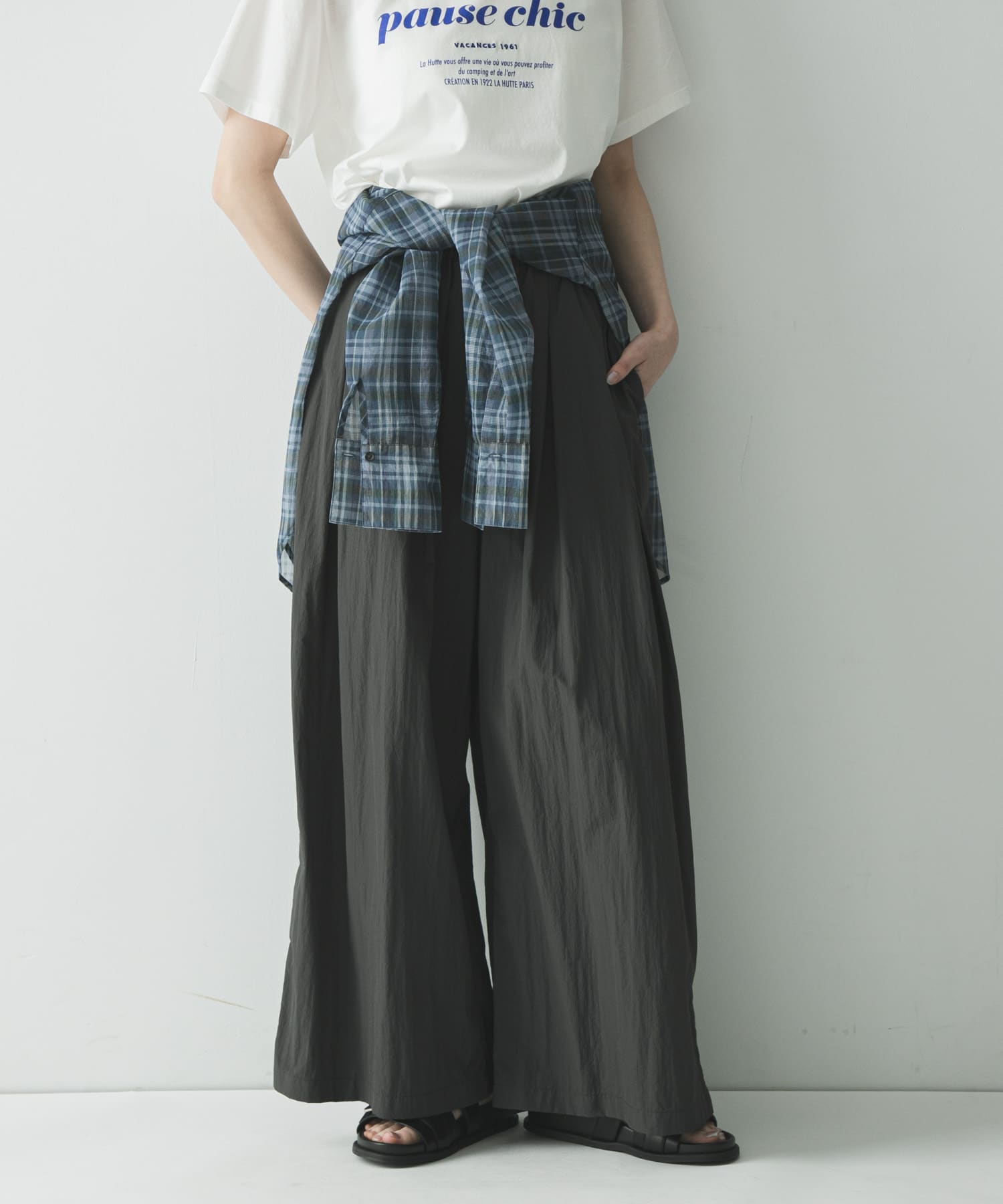 『UR TECH』ギャザーワイドパンツ