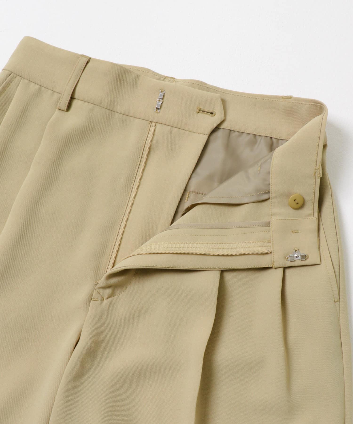 『UR TECH DRYLUXE』ハーフパンツ BEIGE 36