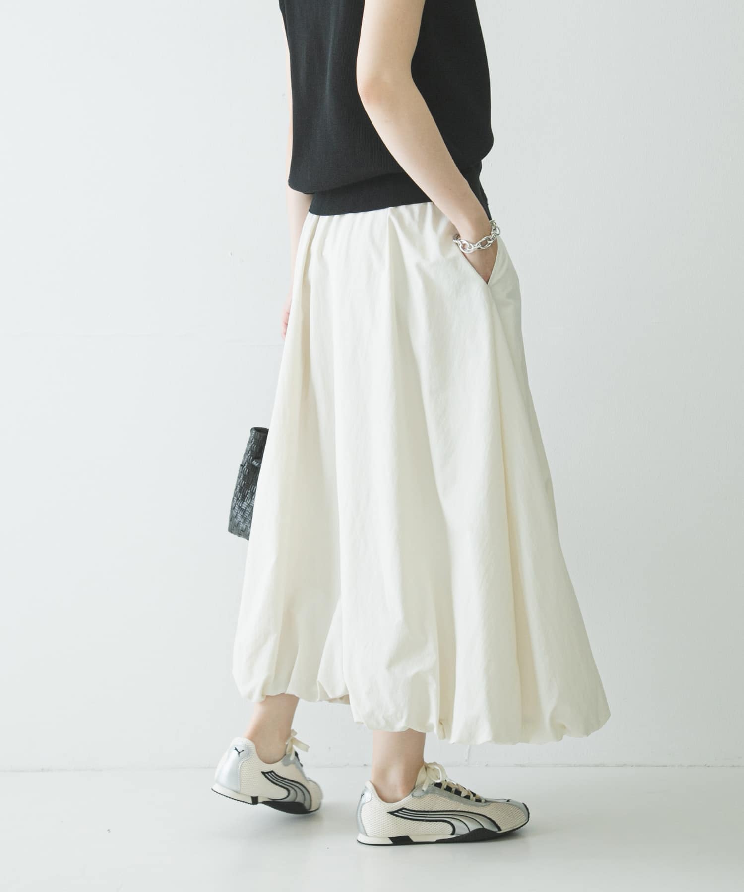 OFF WHITE