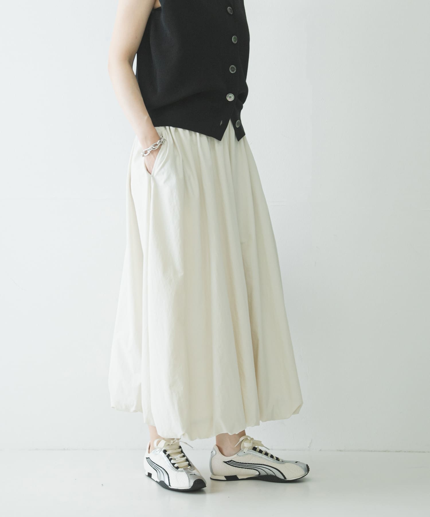 OFF WHITE