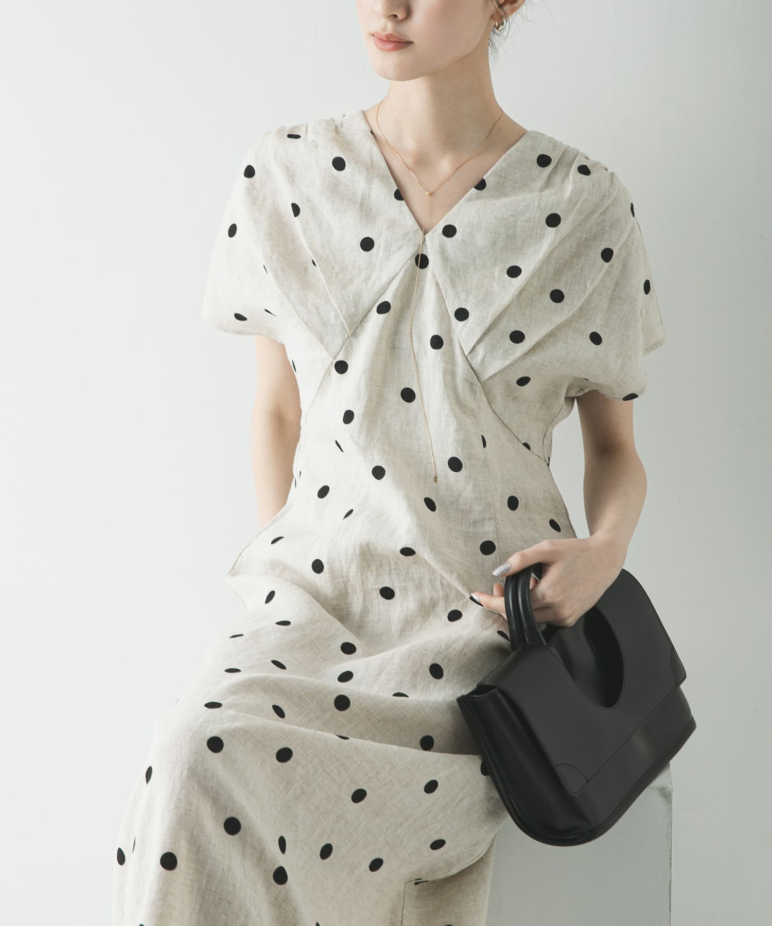 BEIGE DOT