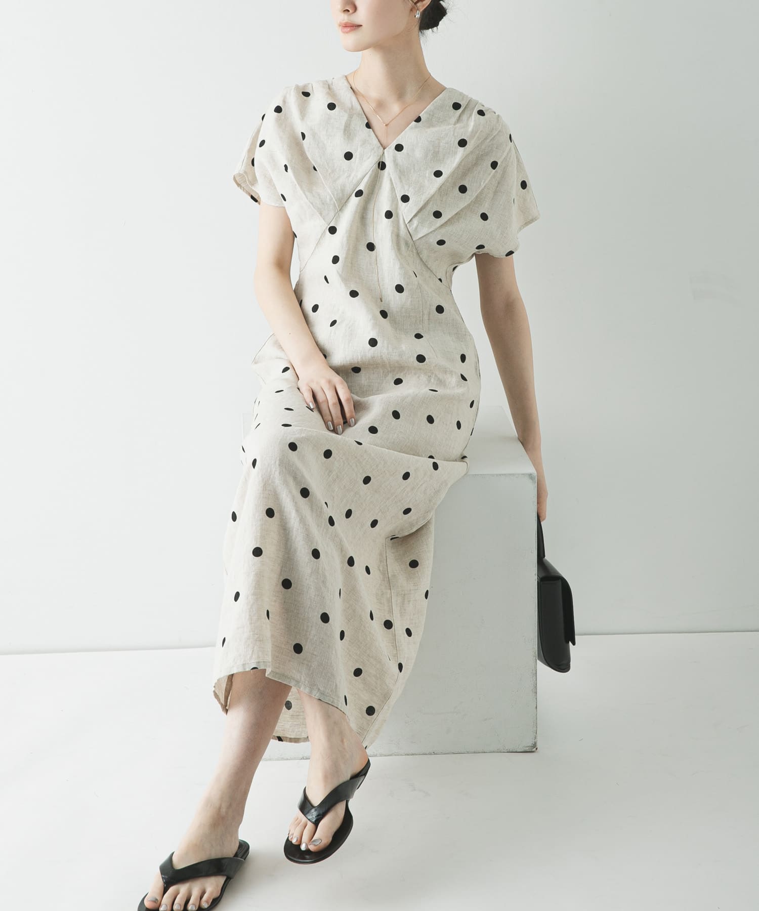 BEIGE DOT