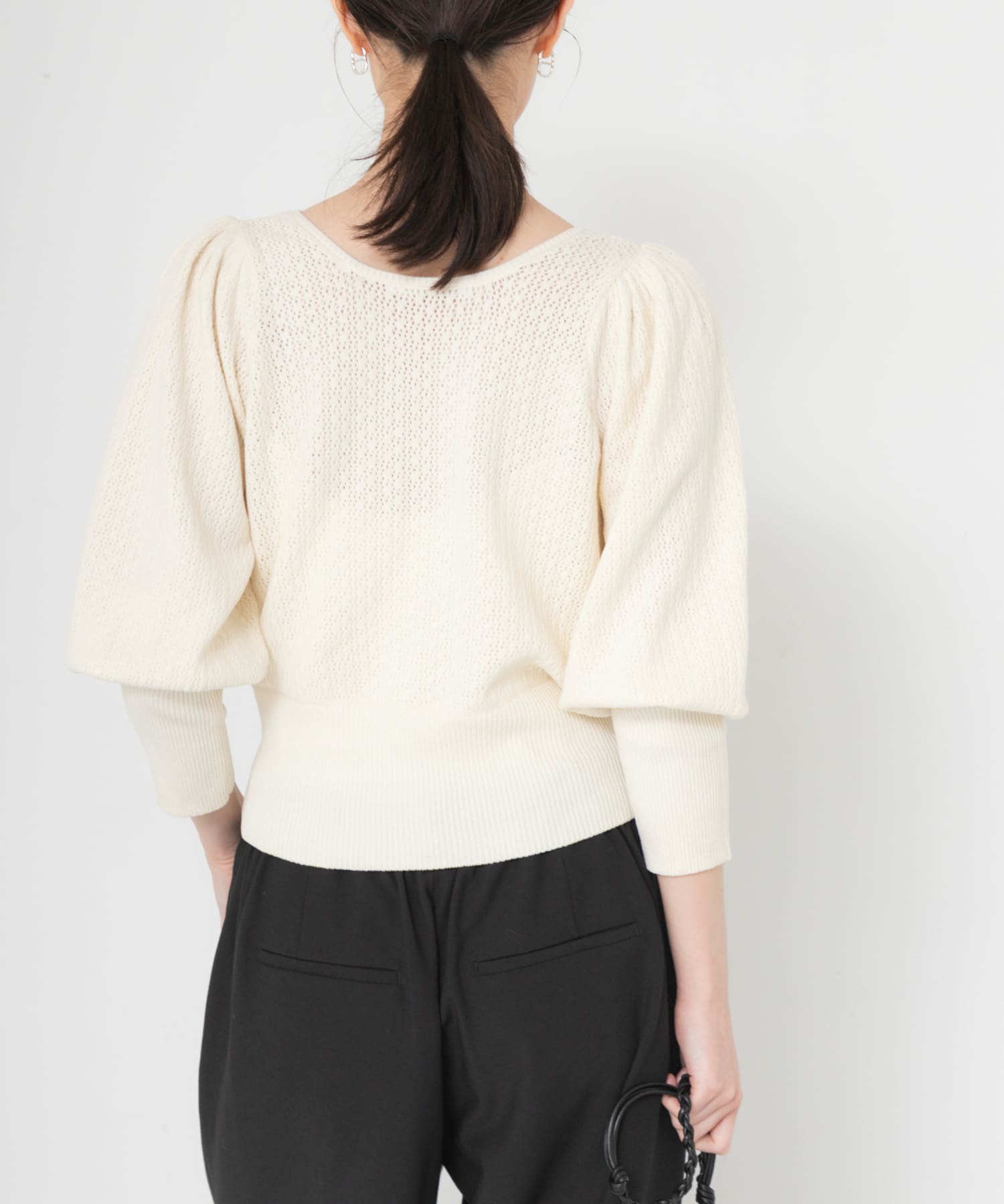 OFF WHITE