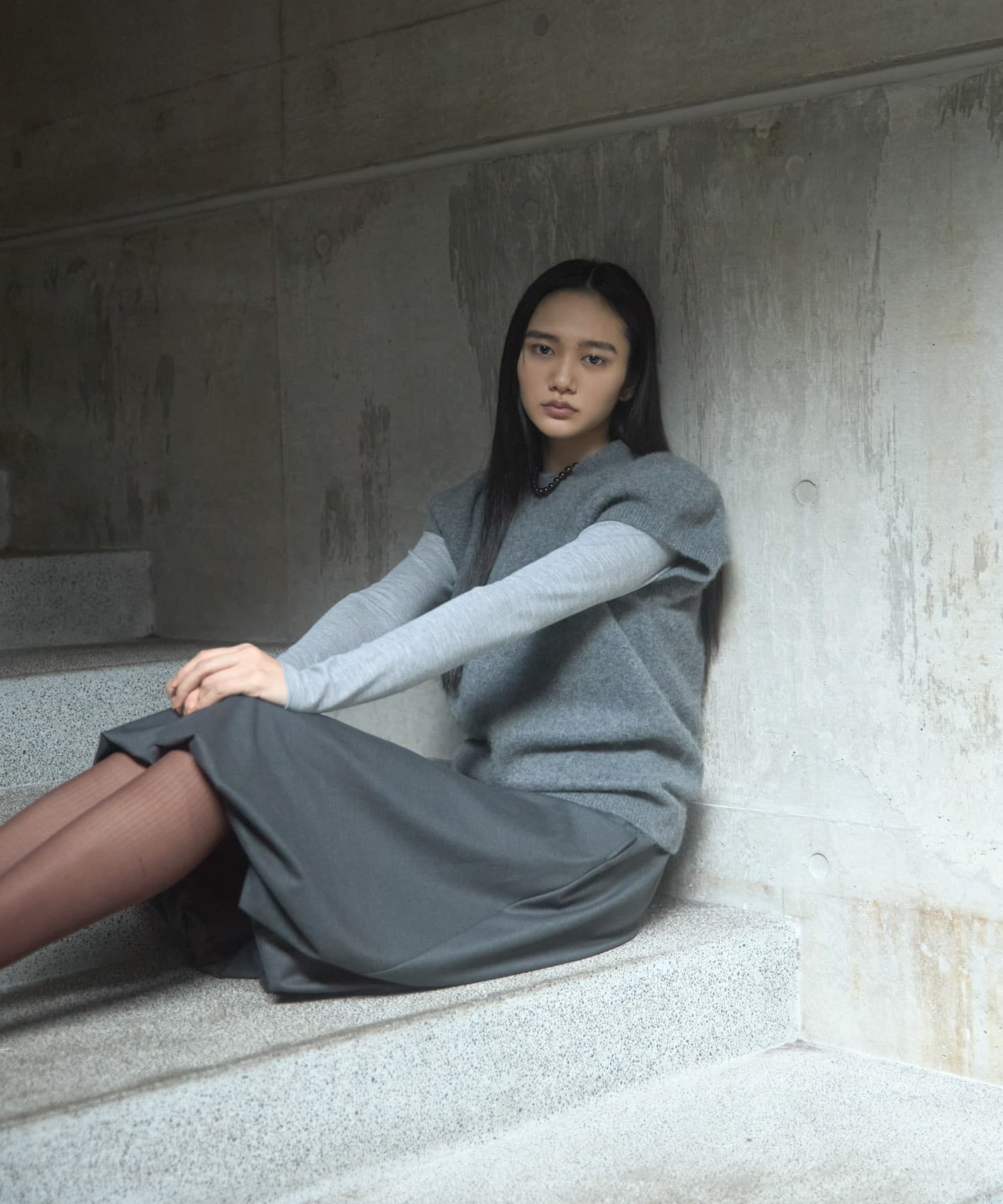 GRAY