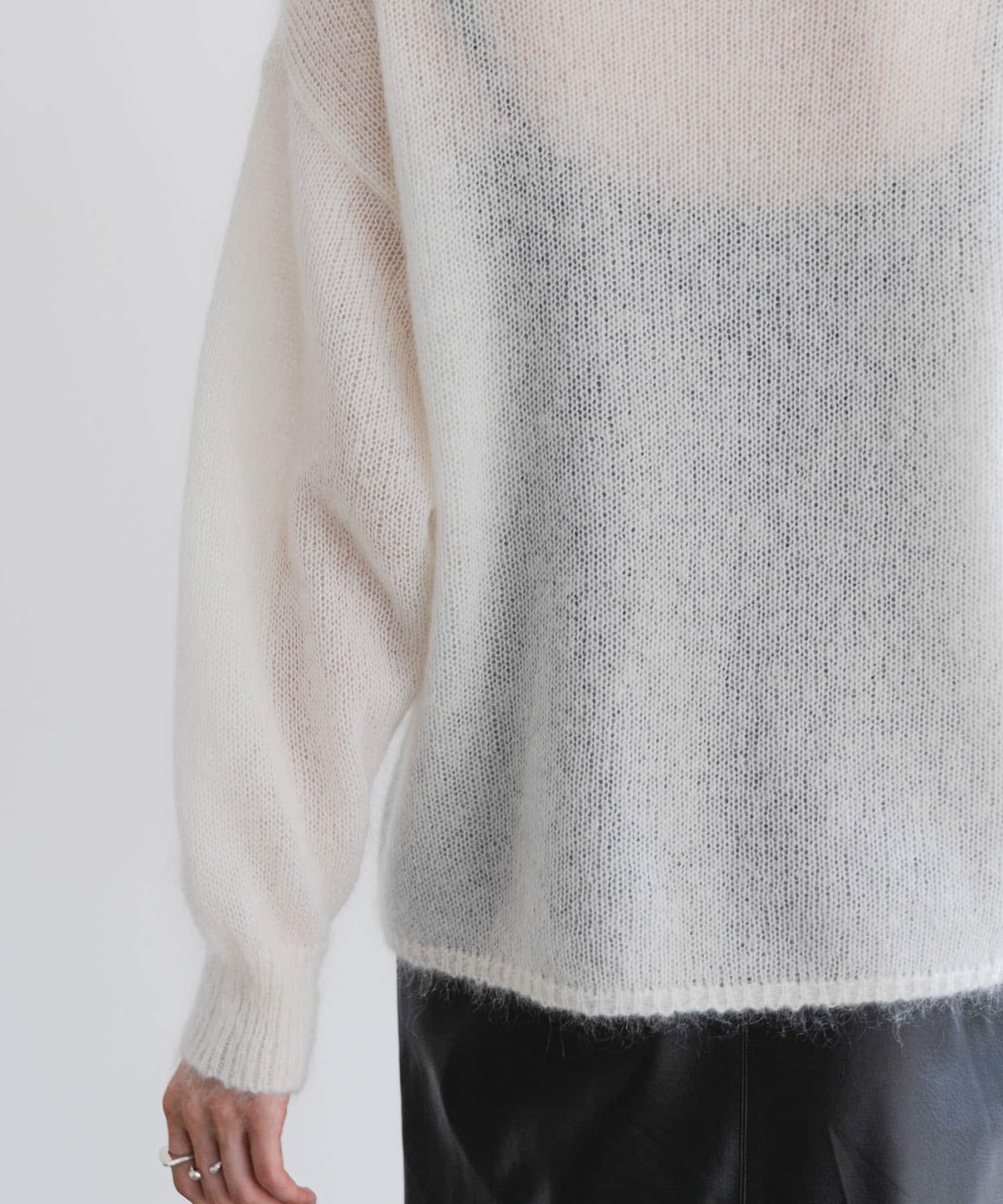 OFF WHITE