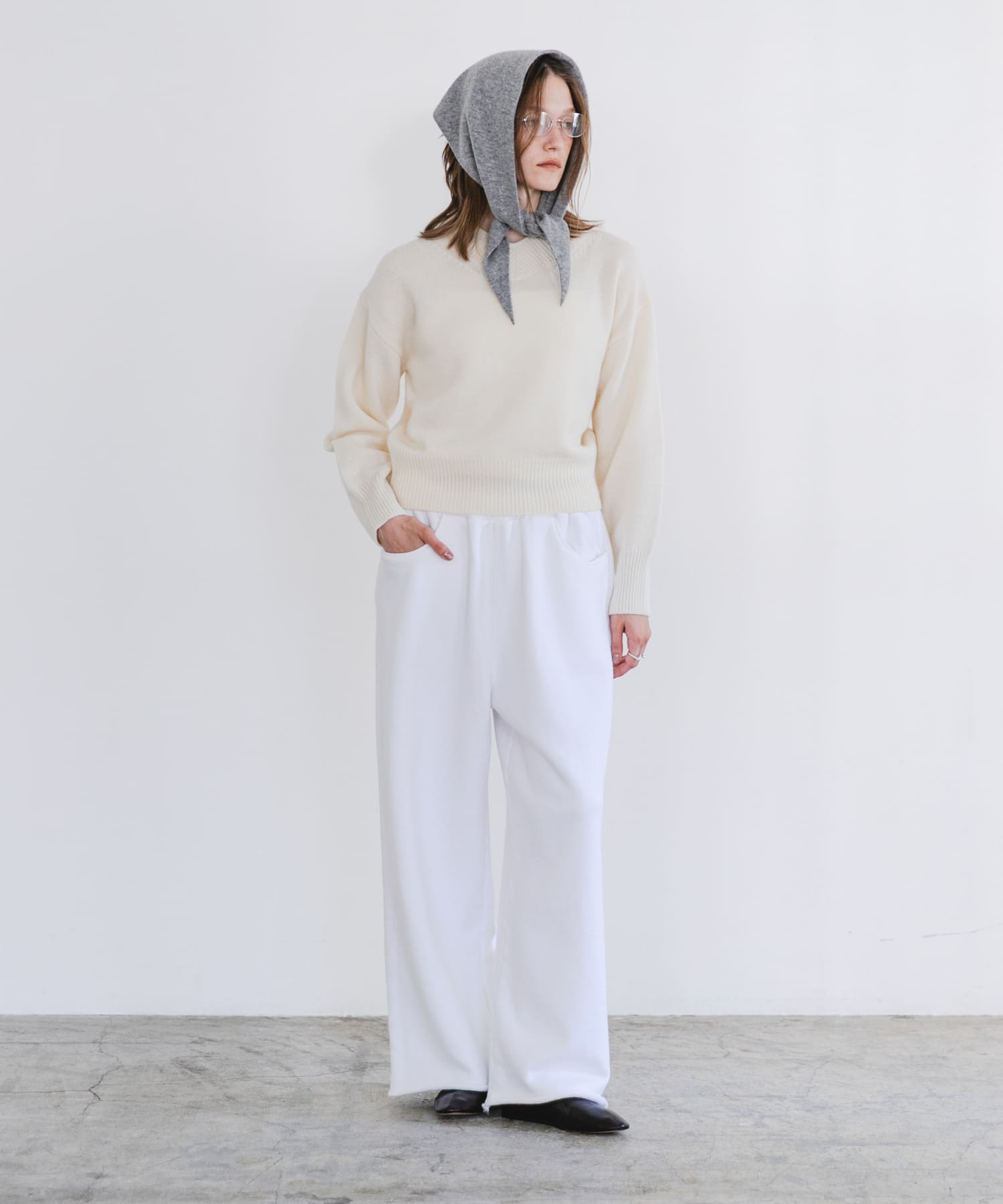 OFF WHITE