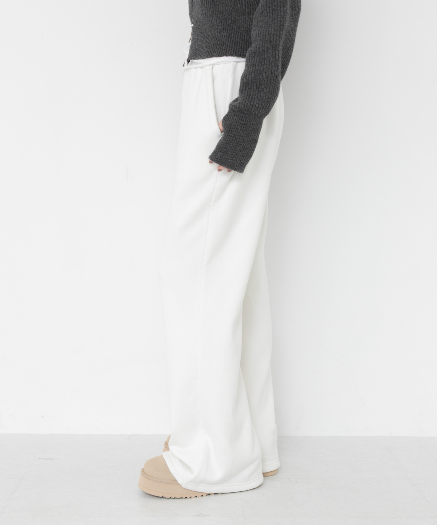 OFF WHITE