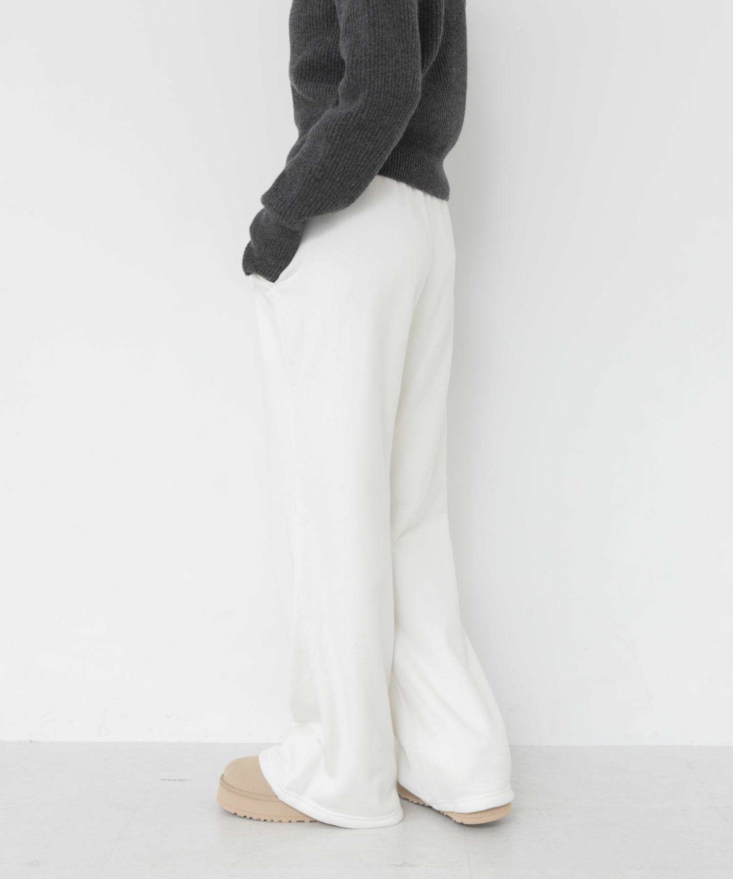 OFF WHITE