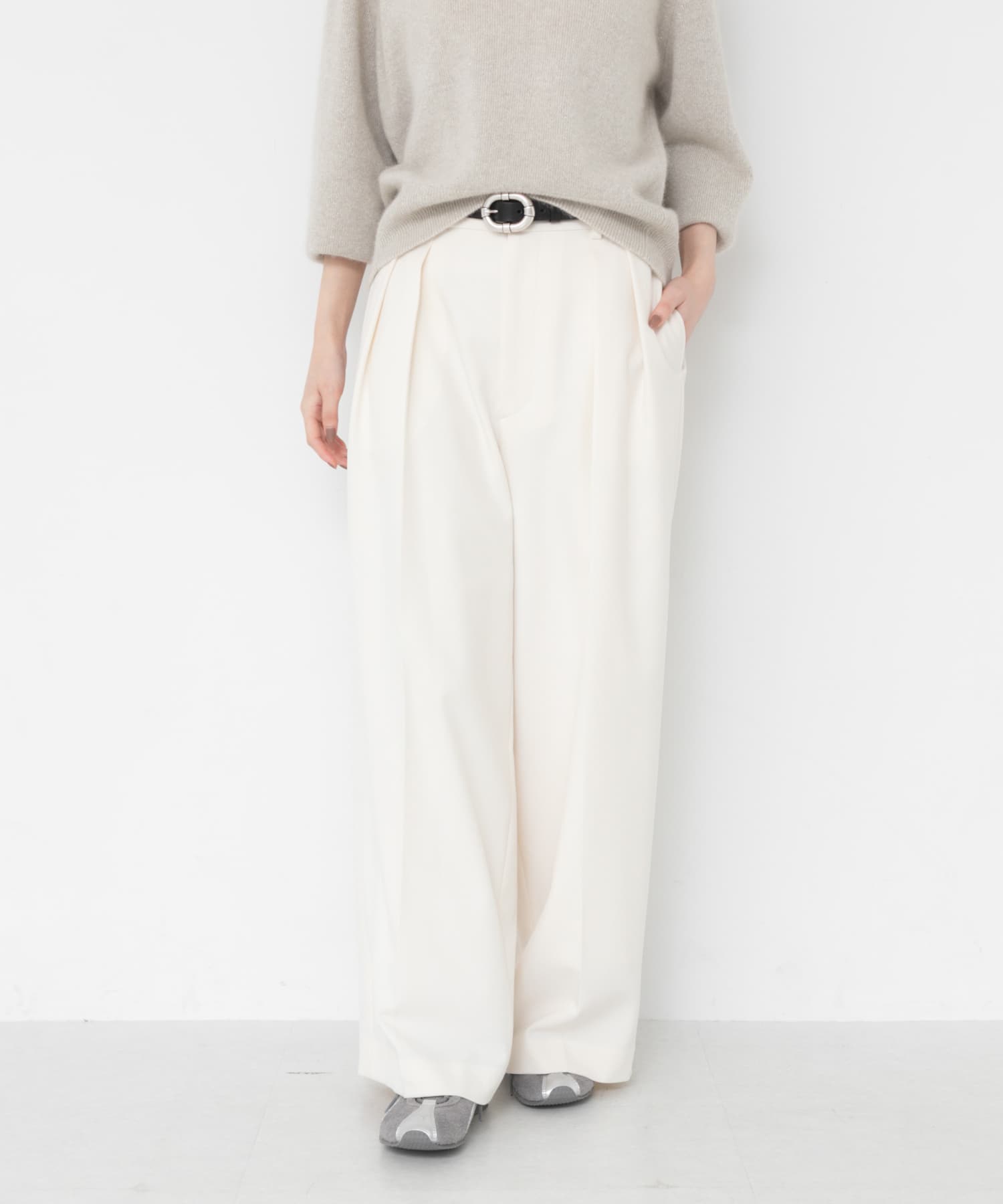 OFF WHITE