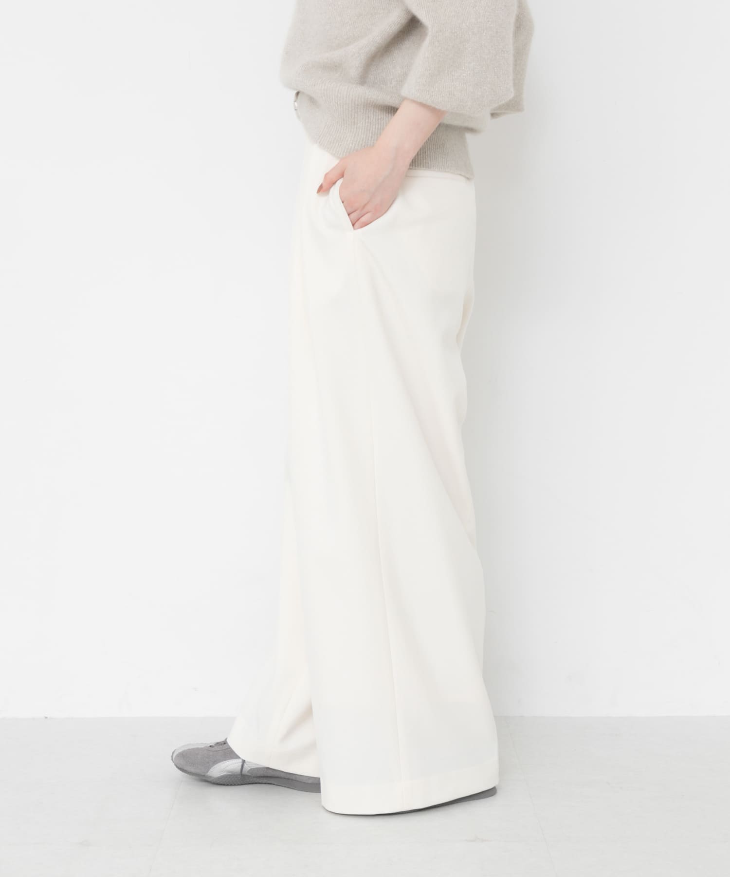 OFF WHITE