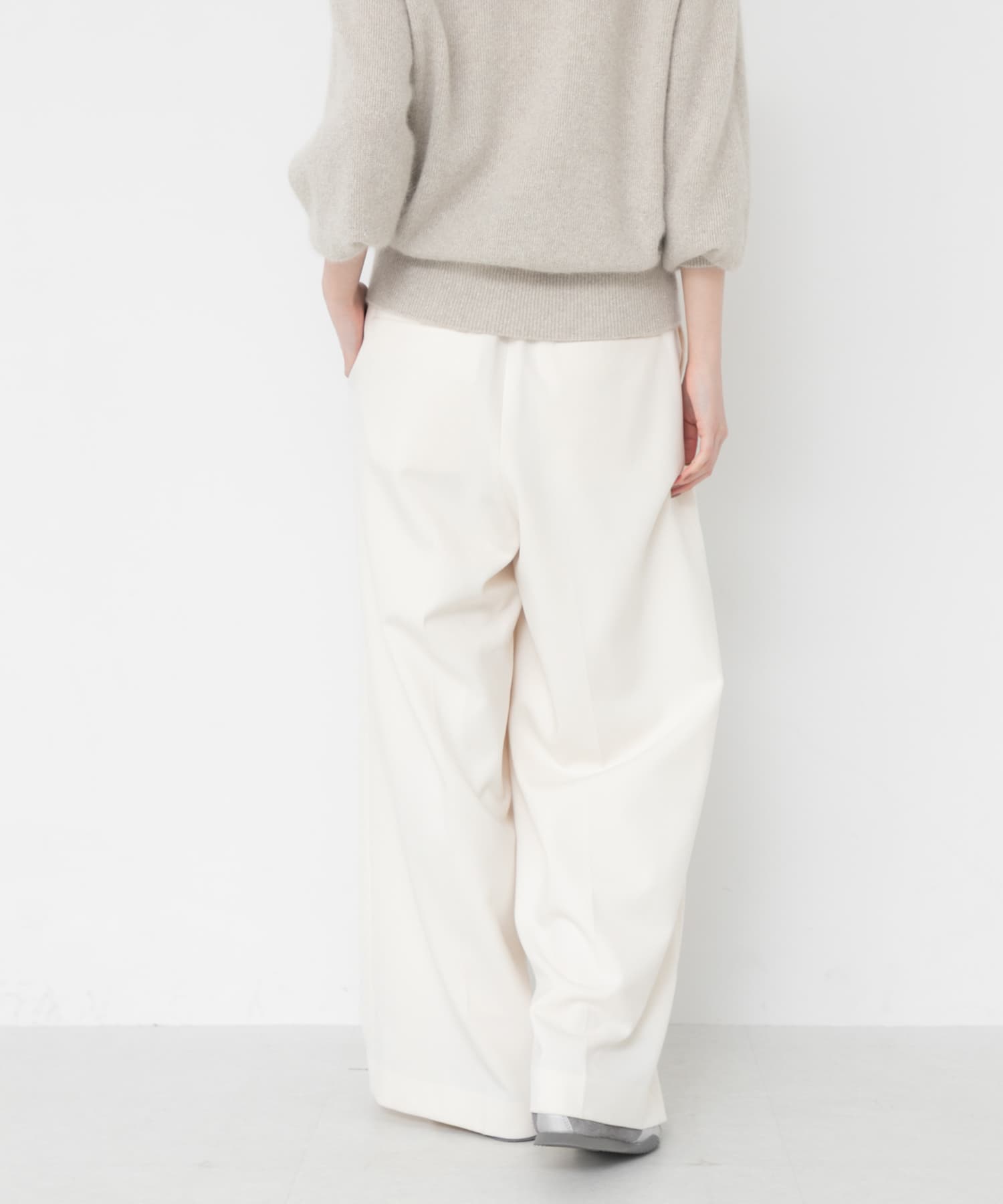 OFF WHITE