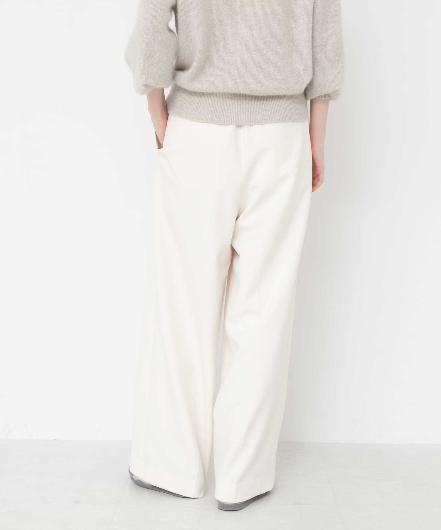 OFF WHITE