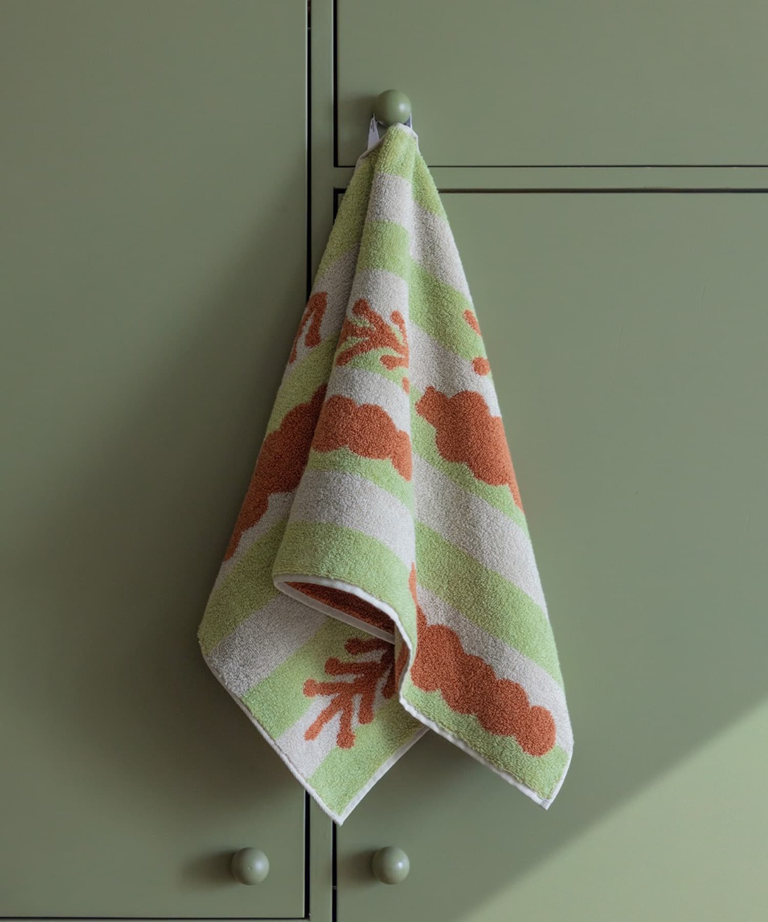 WARMGREYTAIL　TREES FACE TOWEL-BRICK