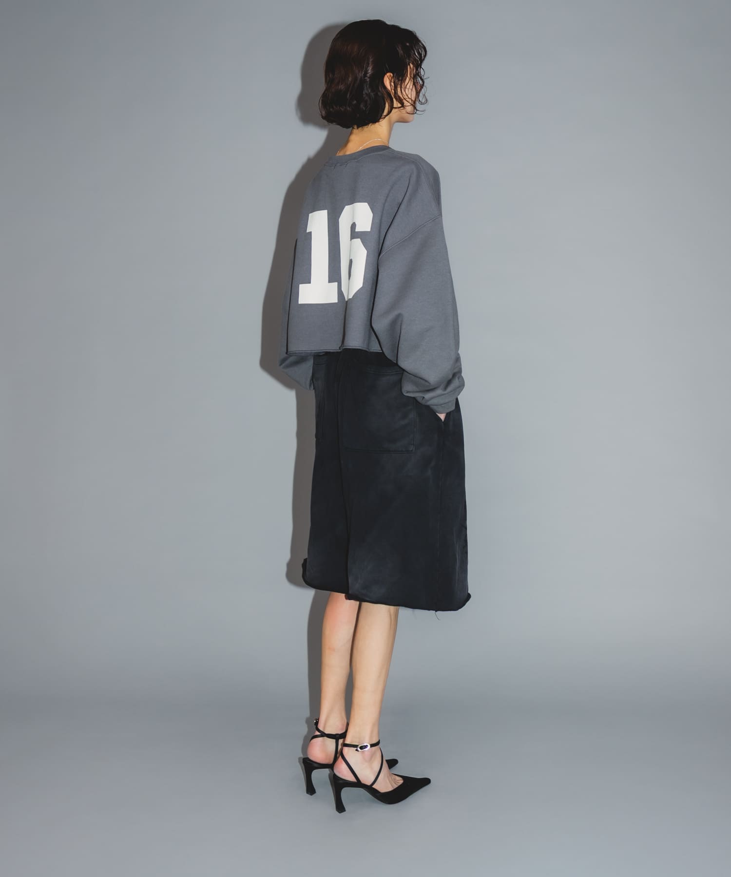 Teya　TEYA SHORT SWEAT CHARCOAL Free