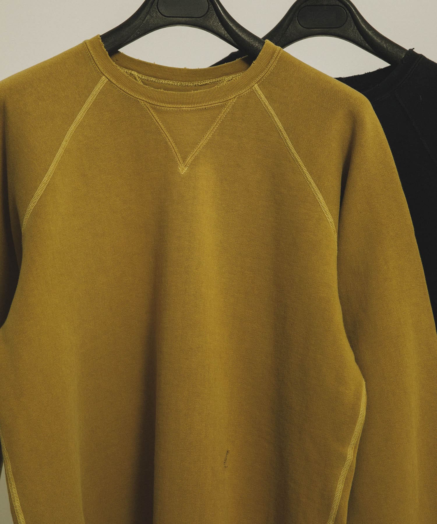 A PRESSE　Vintage Double V Sweatshirt GOLD 2