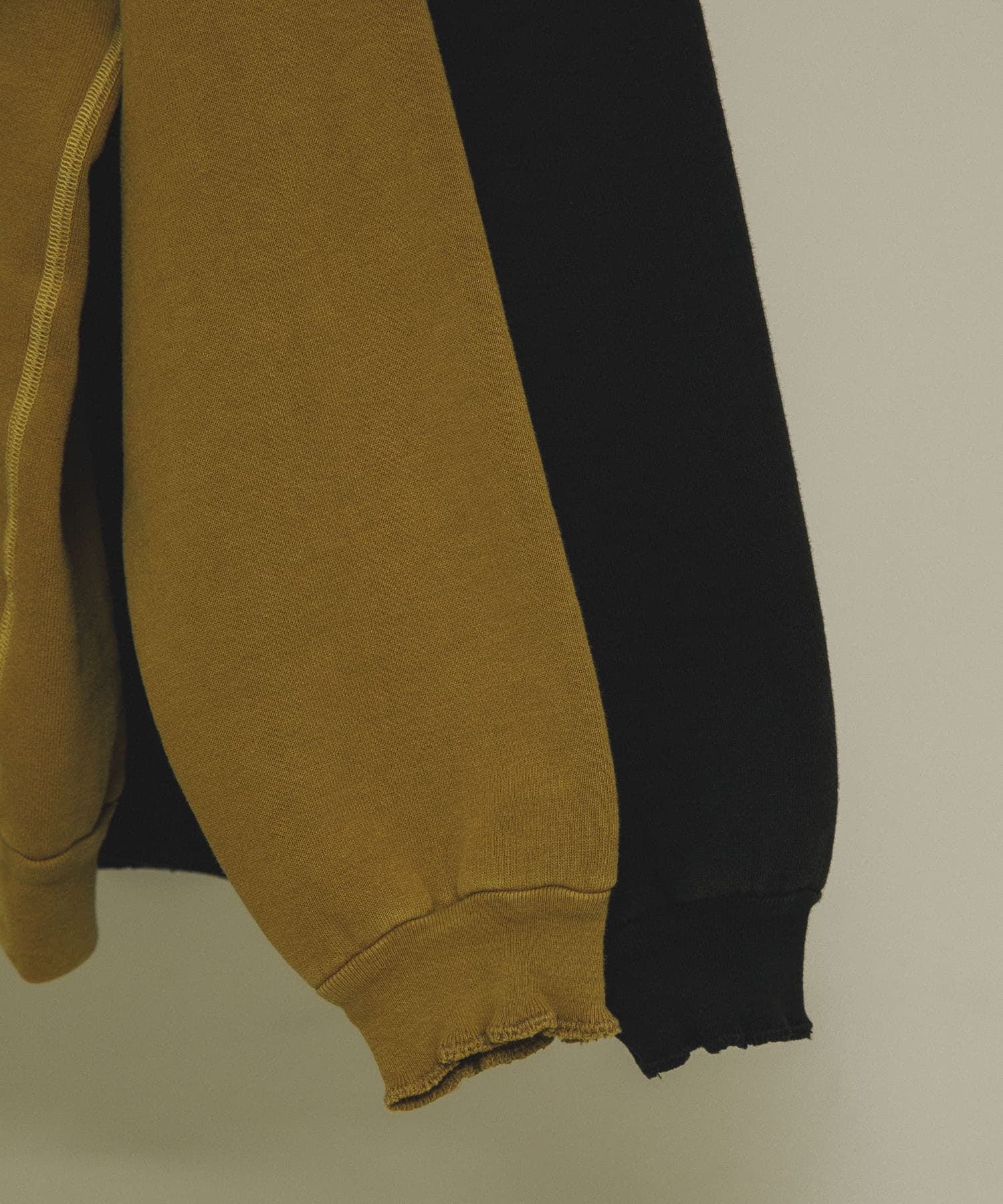 A PRESSE　Vintage Double V Sweatshirt GOLD 2