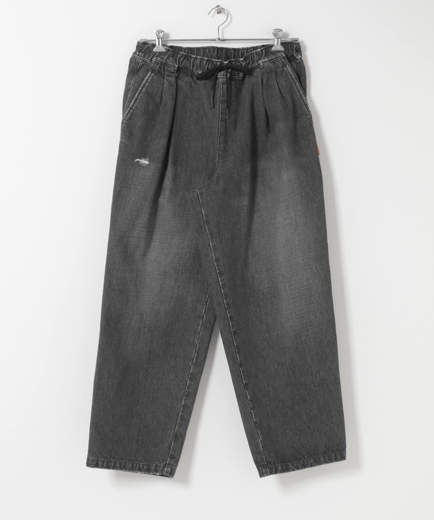 SEE SEE　DAMAGED TWO TUCK DENIM PANTS