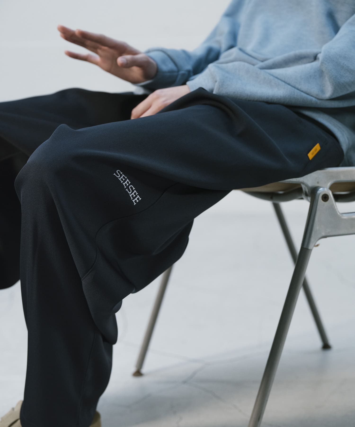 SEE SEE　WIDE TAPERED EASY PANTS NAVY M