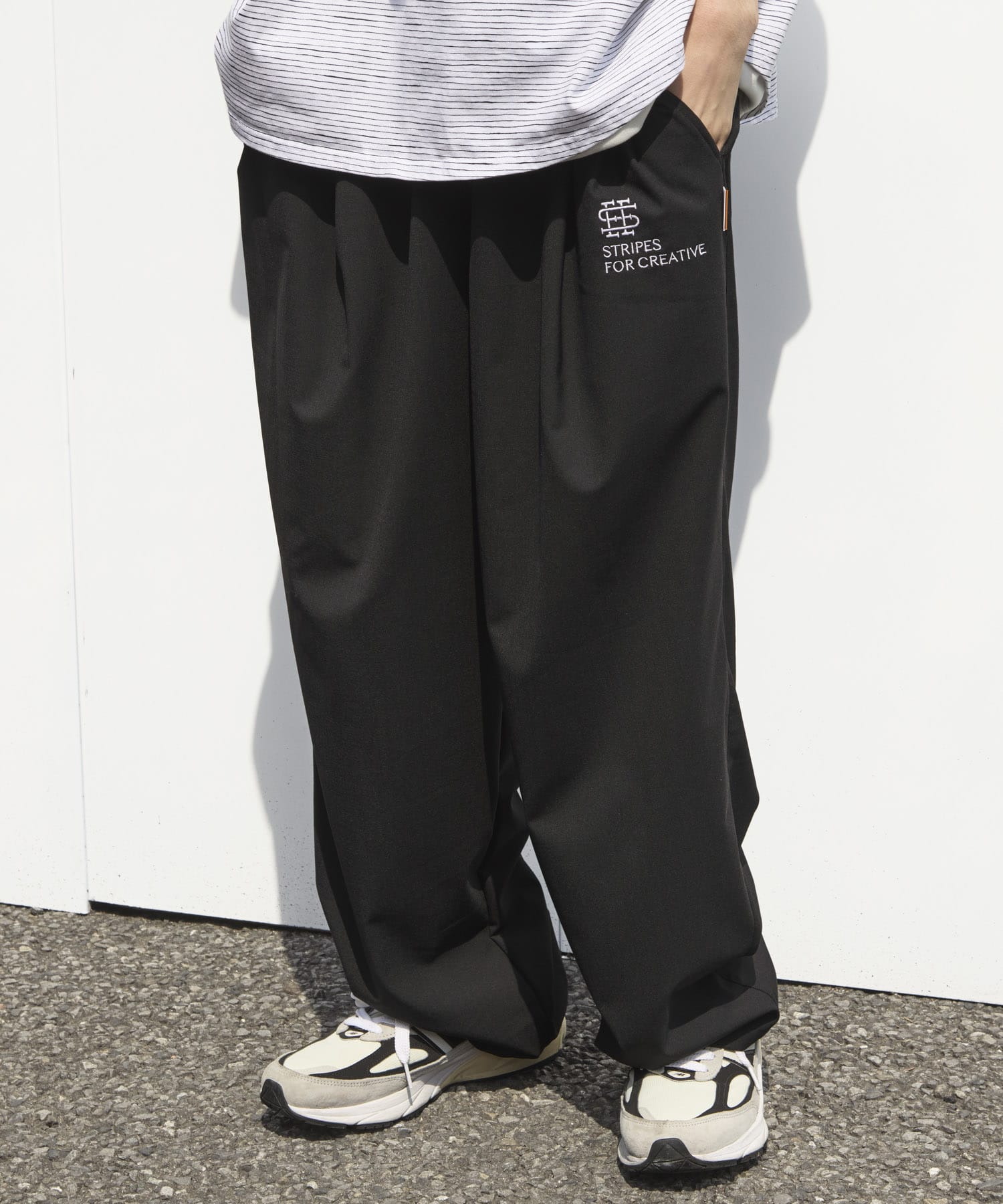 SEE SEE×S.F.C TWO TUCK PANTS（WOOLTORO）(M BLACK): ボトム｜URBAN