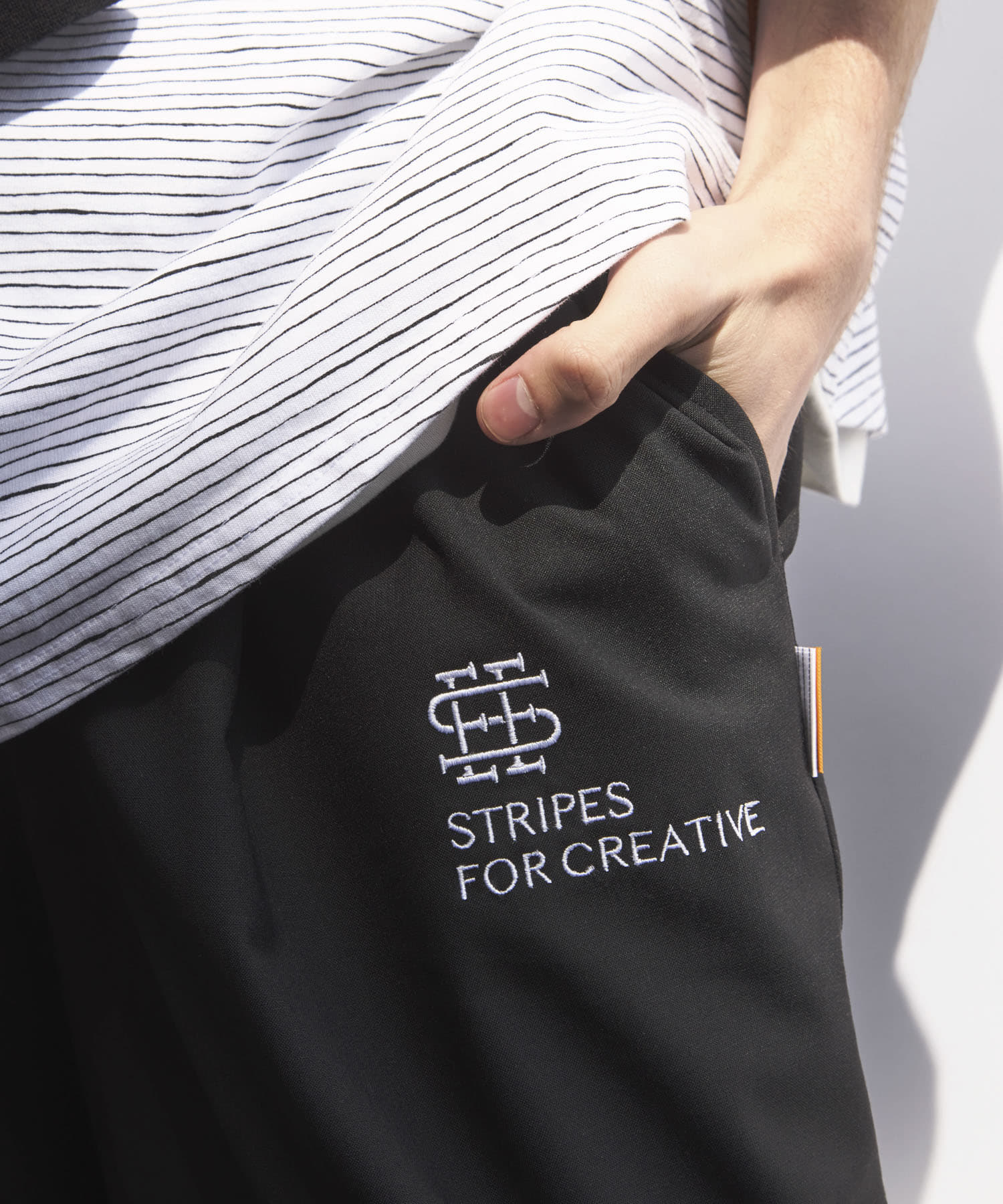 SEE SEE×S.F.C TWO TUCK PANTS（WOOLTORO）(M BLACK): ボトム｜URBAN