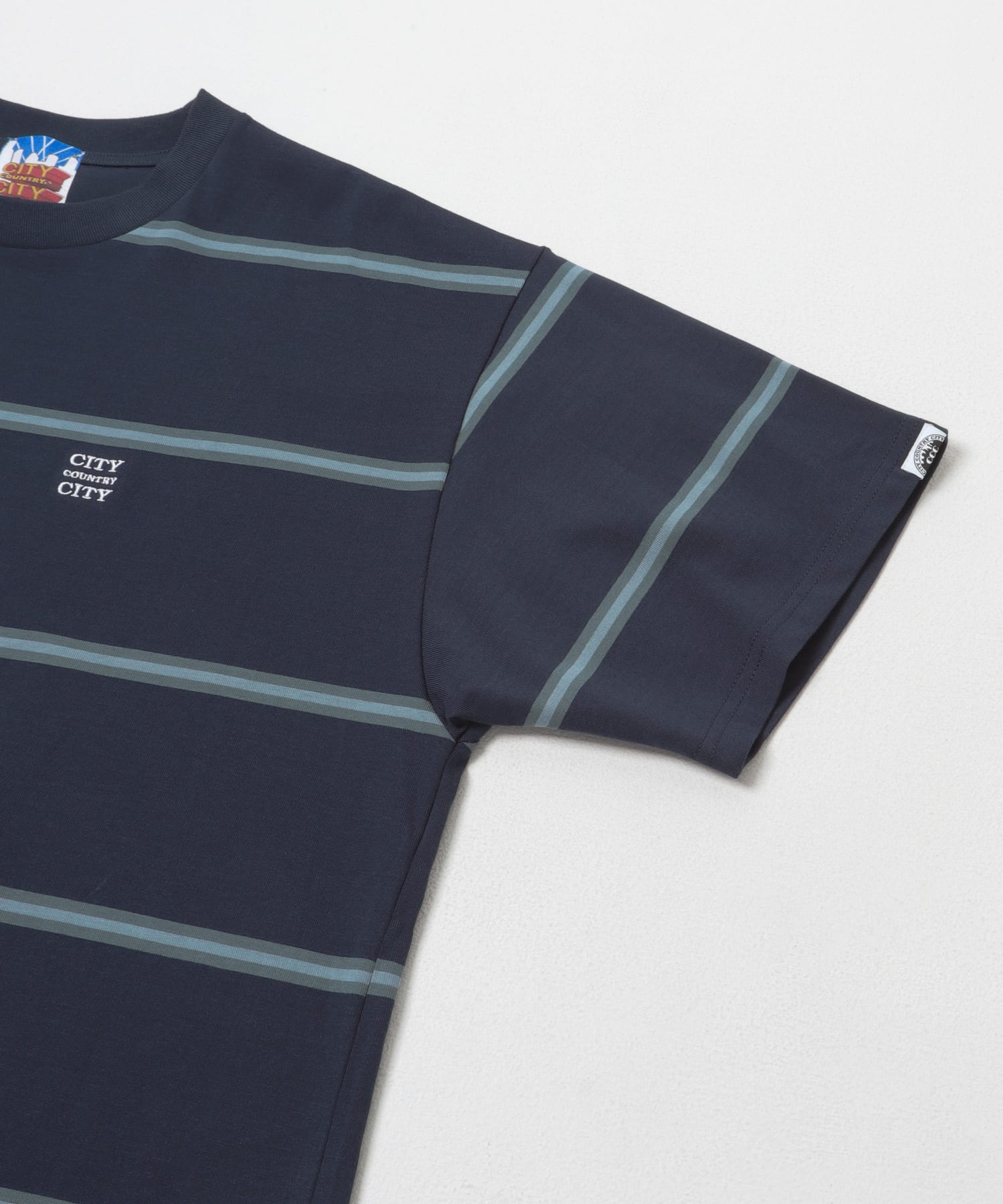 CITY COUNTRY CITY　EMBROIDERD LOGO BORDER T NAVY M