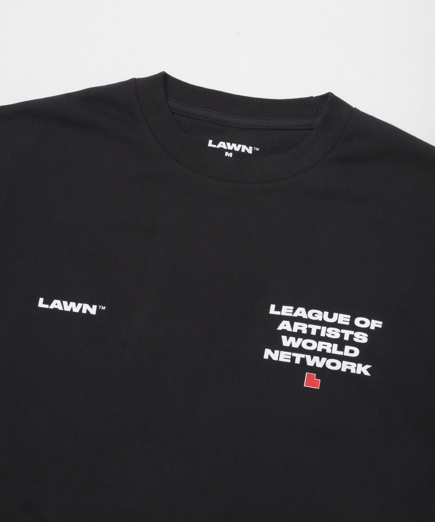 LAWN　EE LOGO PRINT SS TEE BLACK M