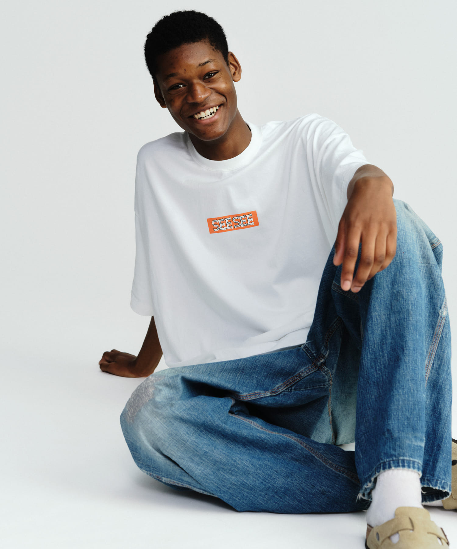 SEE SEE SUPER BIG SQUARE LOGO TEE(M WHITE): トップス｜URBAN