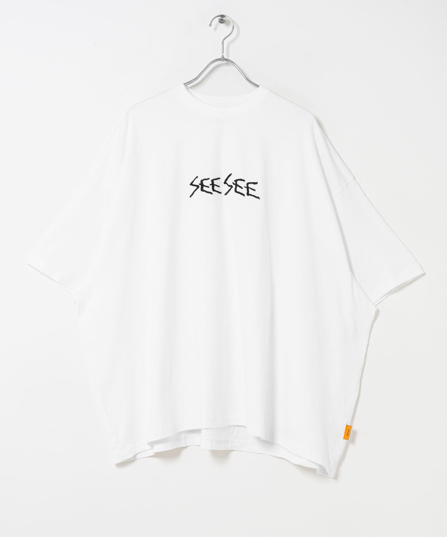 SEE SEE SUPER BIG CALLIGRAPHY TEE(M BLACK): トップス｜URBAN
