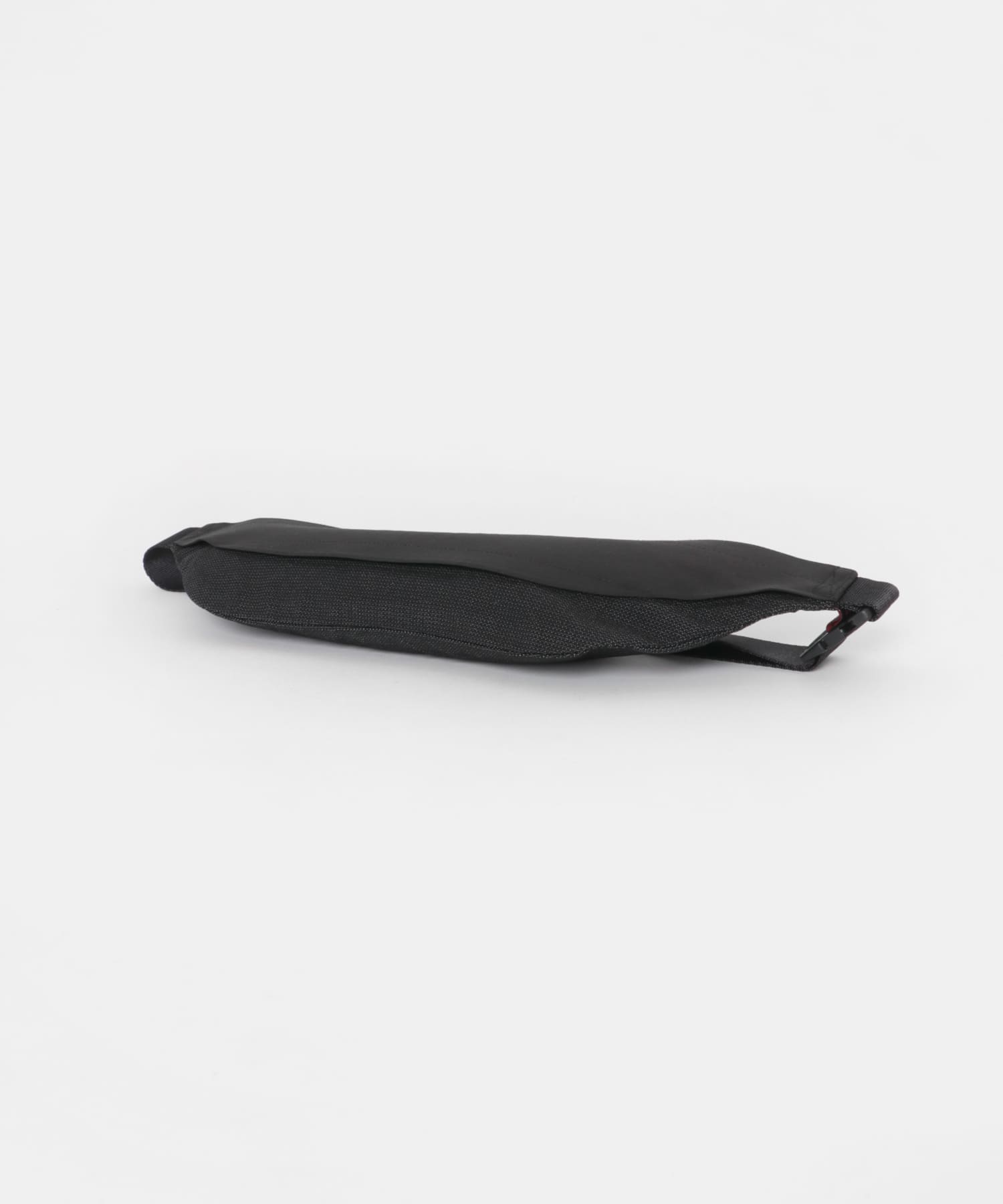 ES.1　ULTRA WAIST BAG black Free