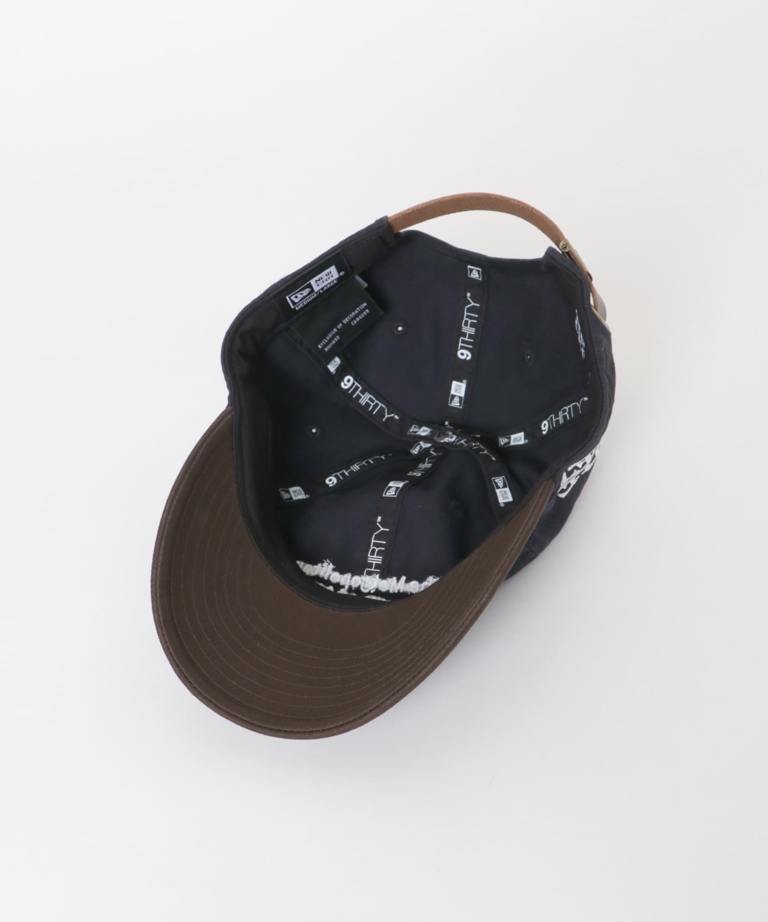 New Era　9THIRTY LEATHER STRAP NAVY BW ML
