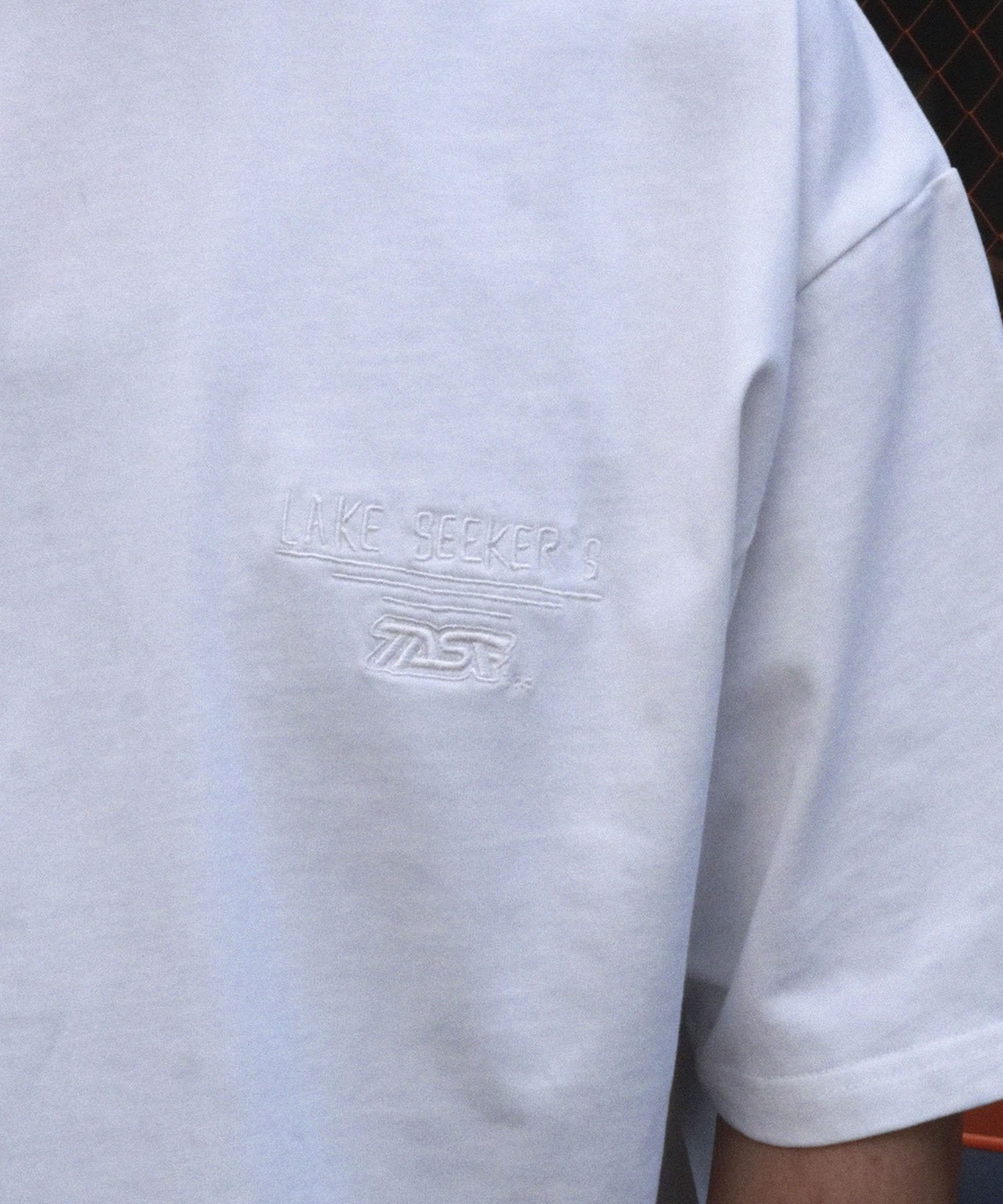 『別注』TASF×LAKE SEEKERS　SEEK ME! TEE WHITE M