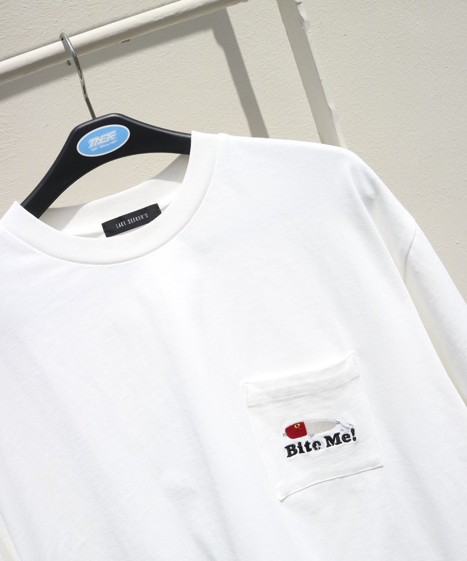 『別注』TASF×LAKE SEEKERS　BITE ME! ポケットTEE WHITE M