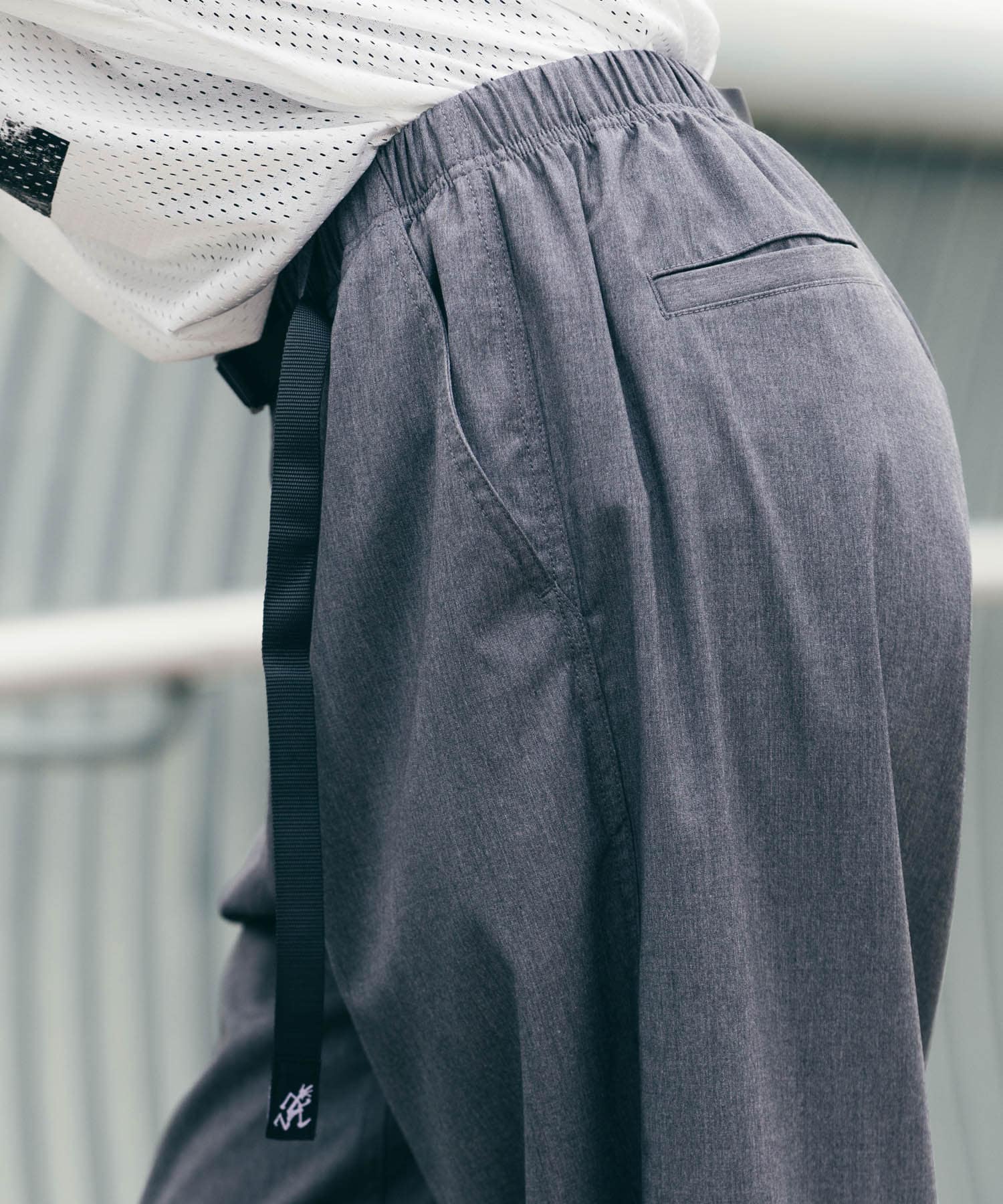 GRAY