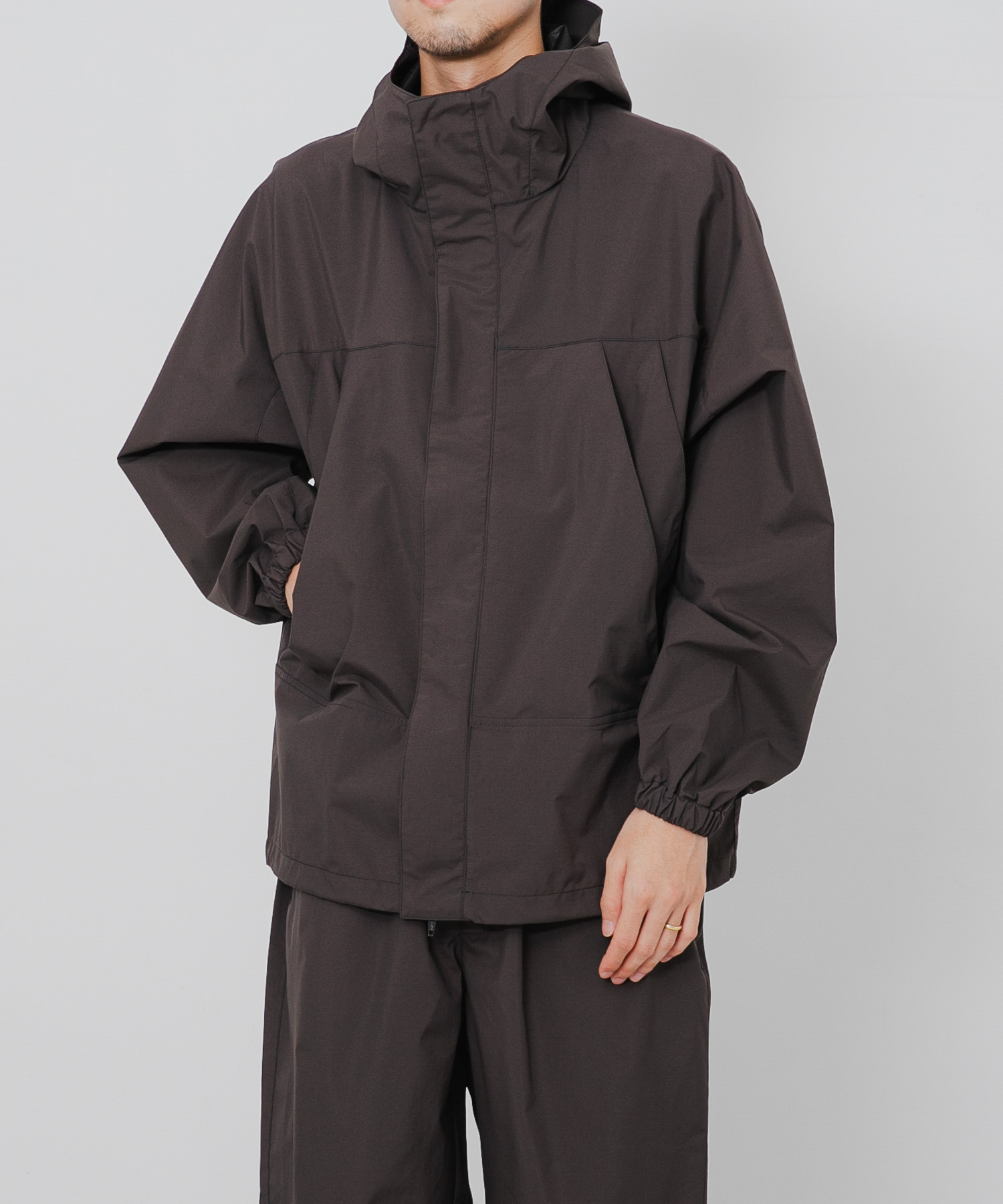 ES.U　NYLON WIND HOODIE